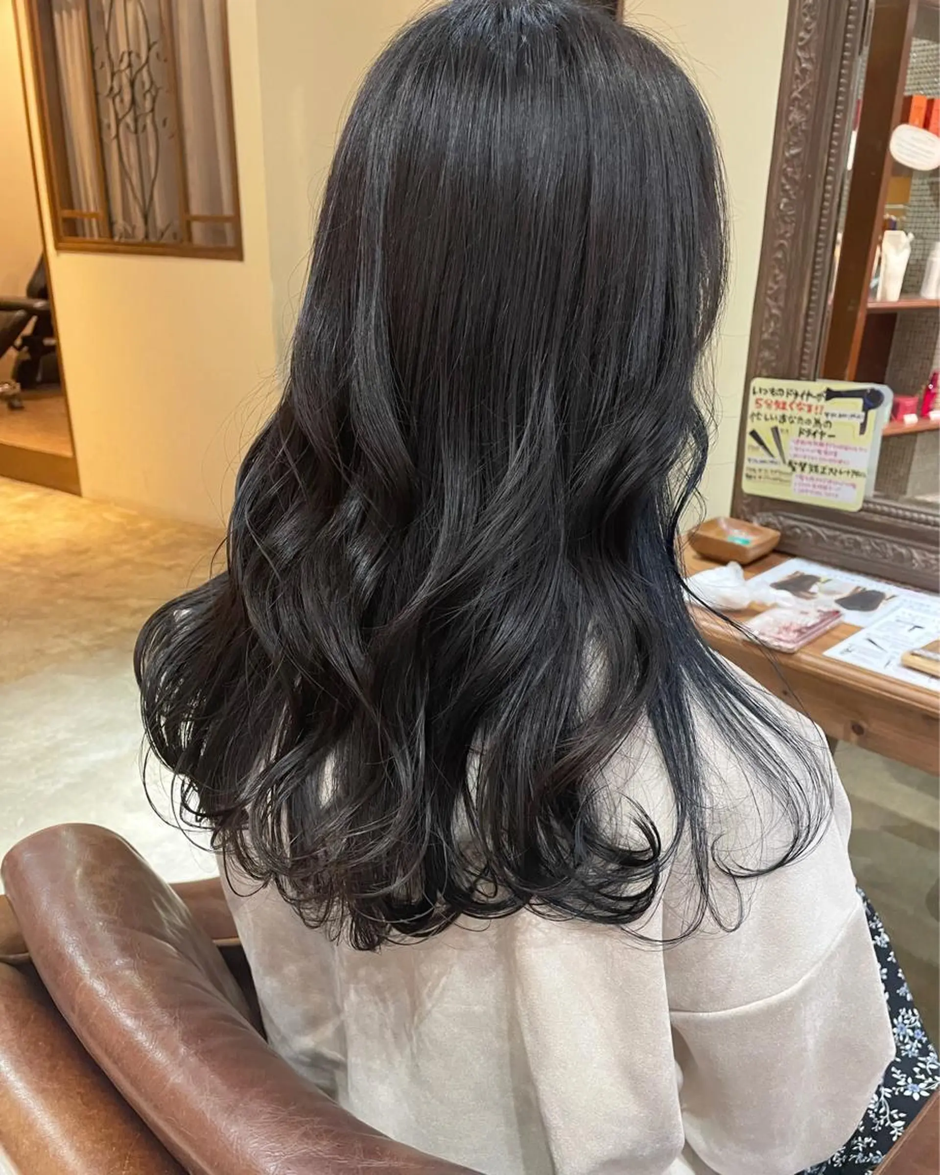 ロング カラー 黒髪 ブルーカラー ブルーブラック ヘアカラー トリートメント sherry【シェリー】所属・miho 大国町 柔らかハイトーン💛のヘアスタイル