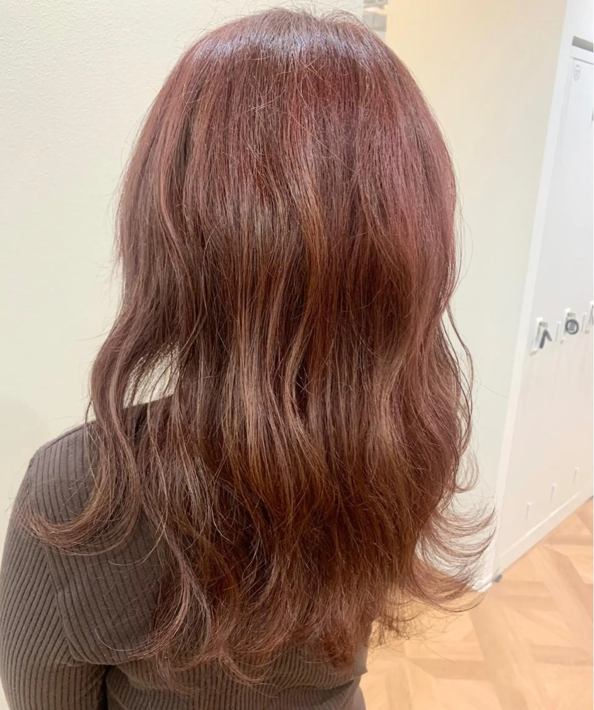 セミロング カラー ベージュカラー ハイライトカラー ピンクカラー ピンクベージュ ハイライト 佐々木 有彩のヘアスタイル