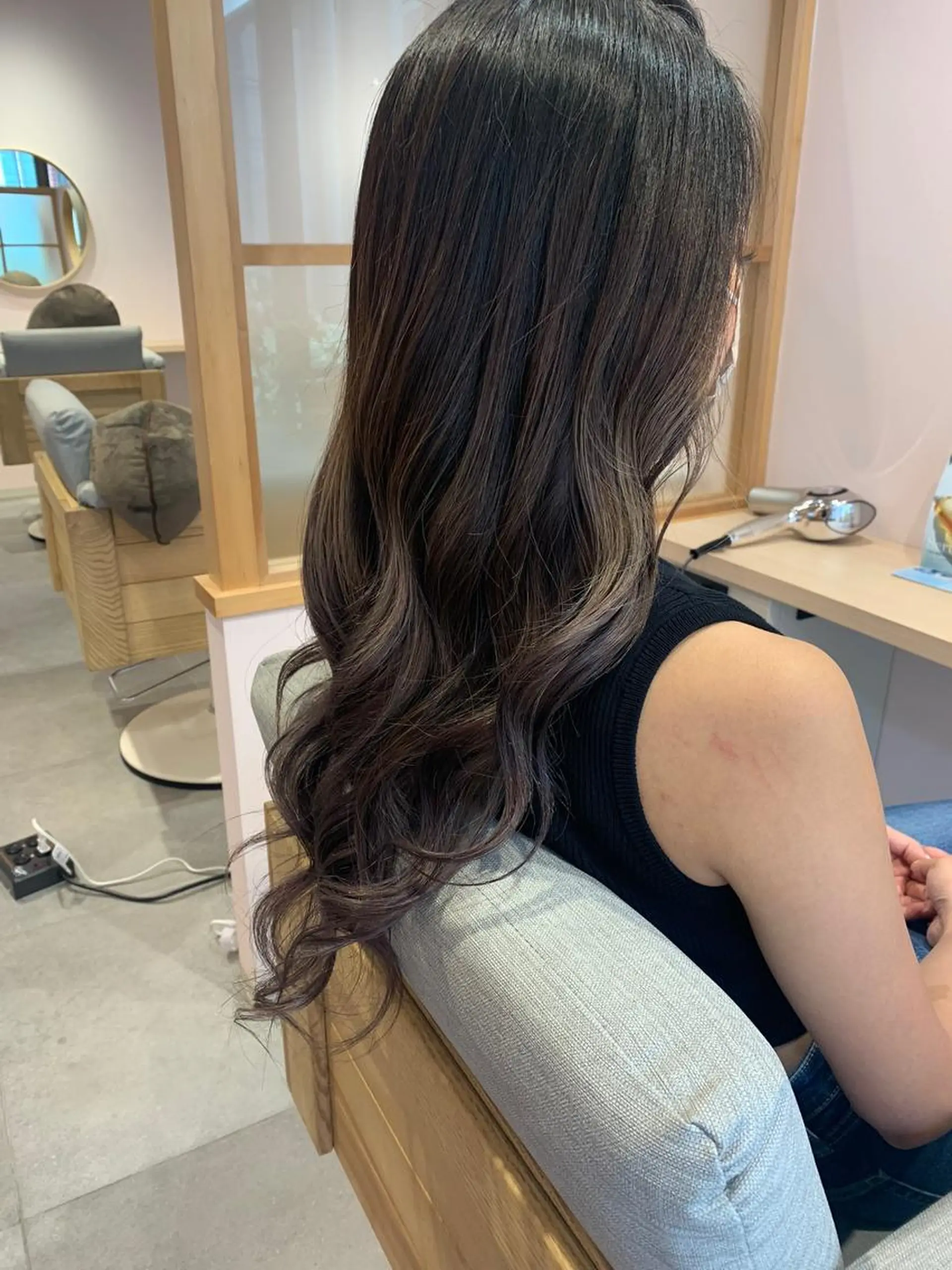 カラー グラデーションカラー グレージュ rio .のヘアスタイル