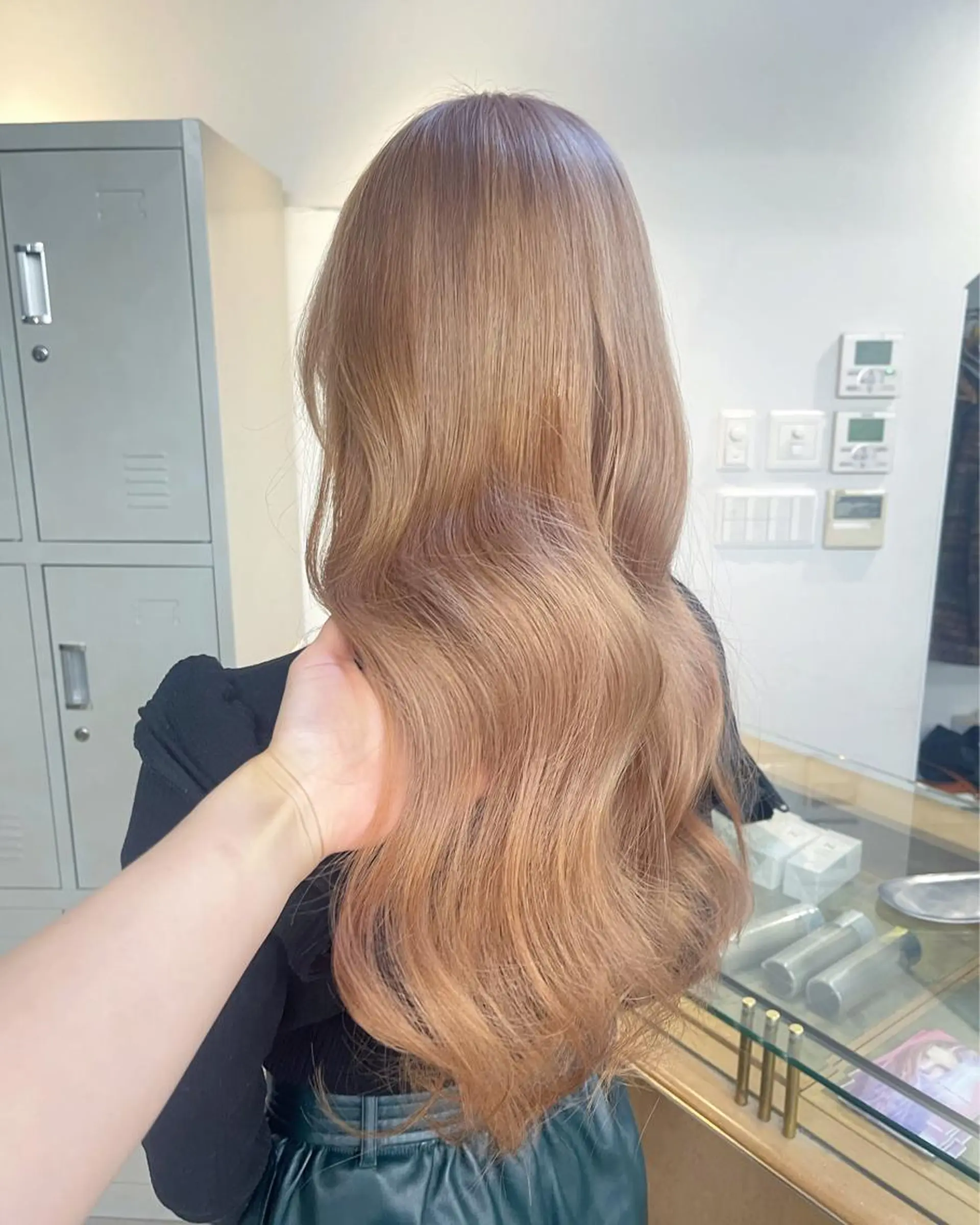 ロング カラー ベージュカラー ブリーチ ミルクティーベージュ ヘアカラー トリートメント 渋谷ケアブリーチ Suuのヘアスタイル