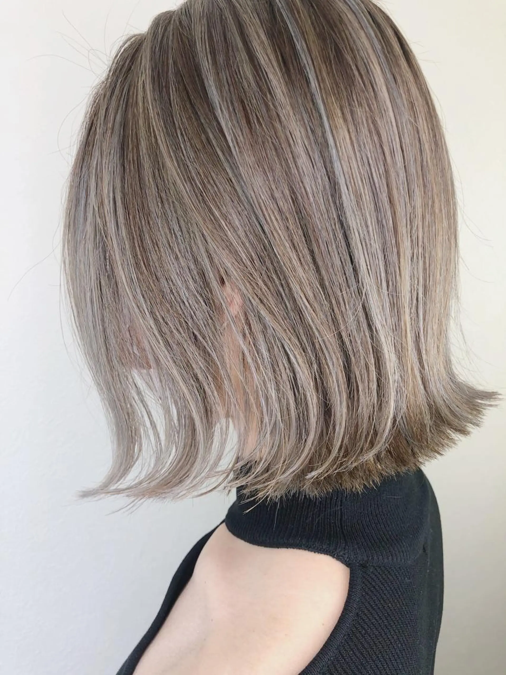 ショート カラー アディクシーカラー バレイヤージュ ベージュカラー ブリーチ ケアブリーチ カット ヘアカラー トリートメント ito. ブリーチ/髪質改善のヘアスタイル