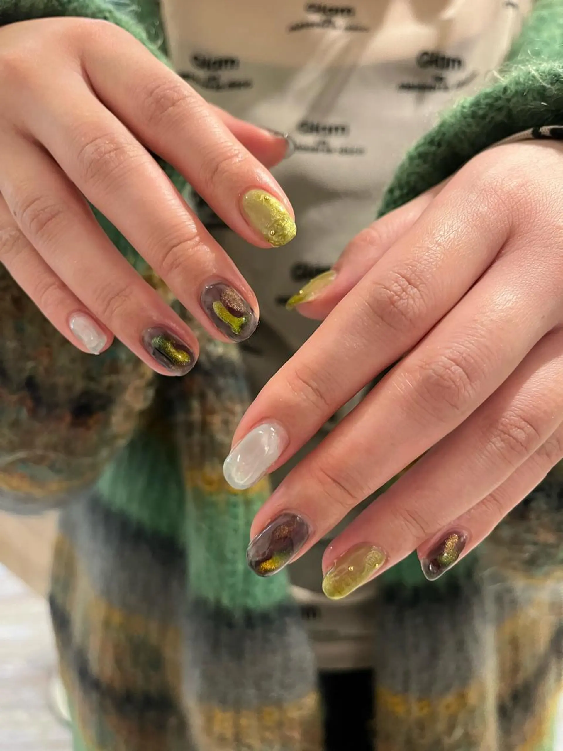 ネイル マグネットネイル une／YUKINA 🫧大人nuanceのネイルデザイン