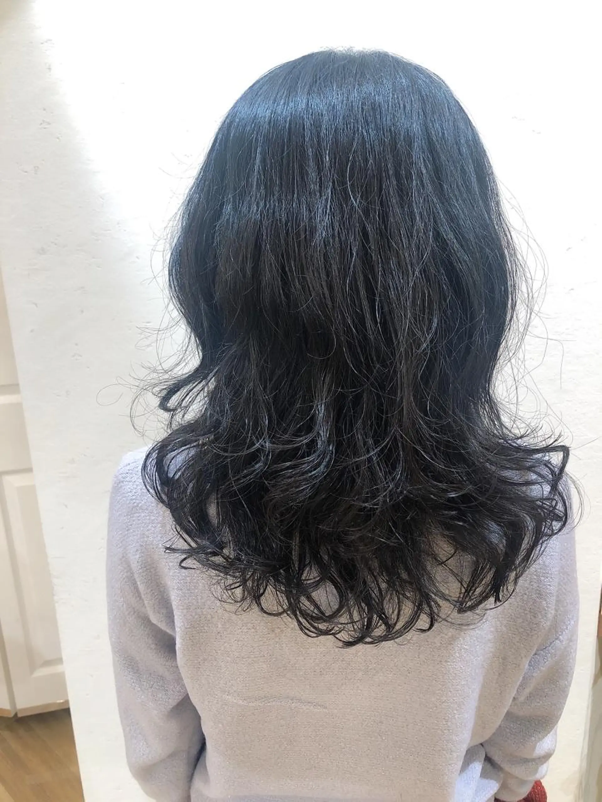 ミディアム カラー パーマ ヘアアレンジ ネイル マツエク・マツパ ミディアムパーマ くせ毛 デジタルパーマ Londideal 高橋ヒロシのヘアスタイル