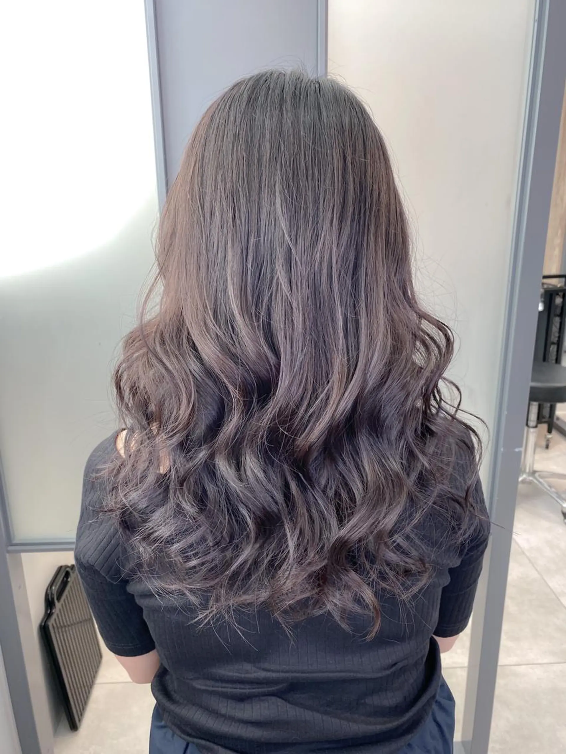セミロング カラー グレージュ ラベンダーカラー ラベンダーグレージュ ラベンダーグレー SALOWIN神戸三宮East店所属・【透明感、艶髪】西村 有司のヘアスタイル