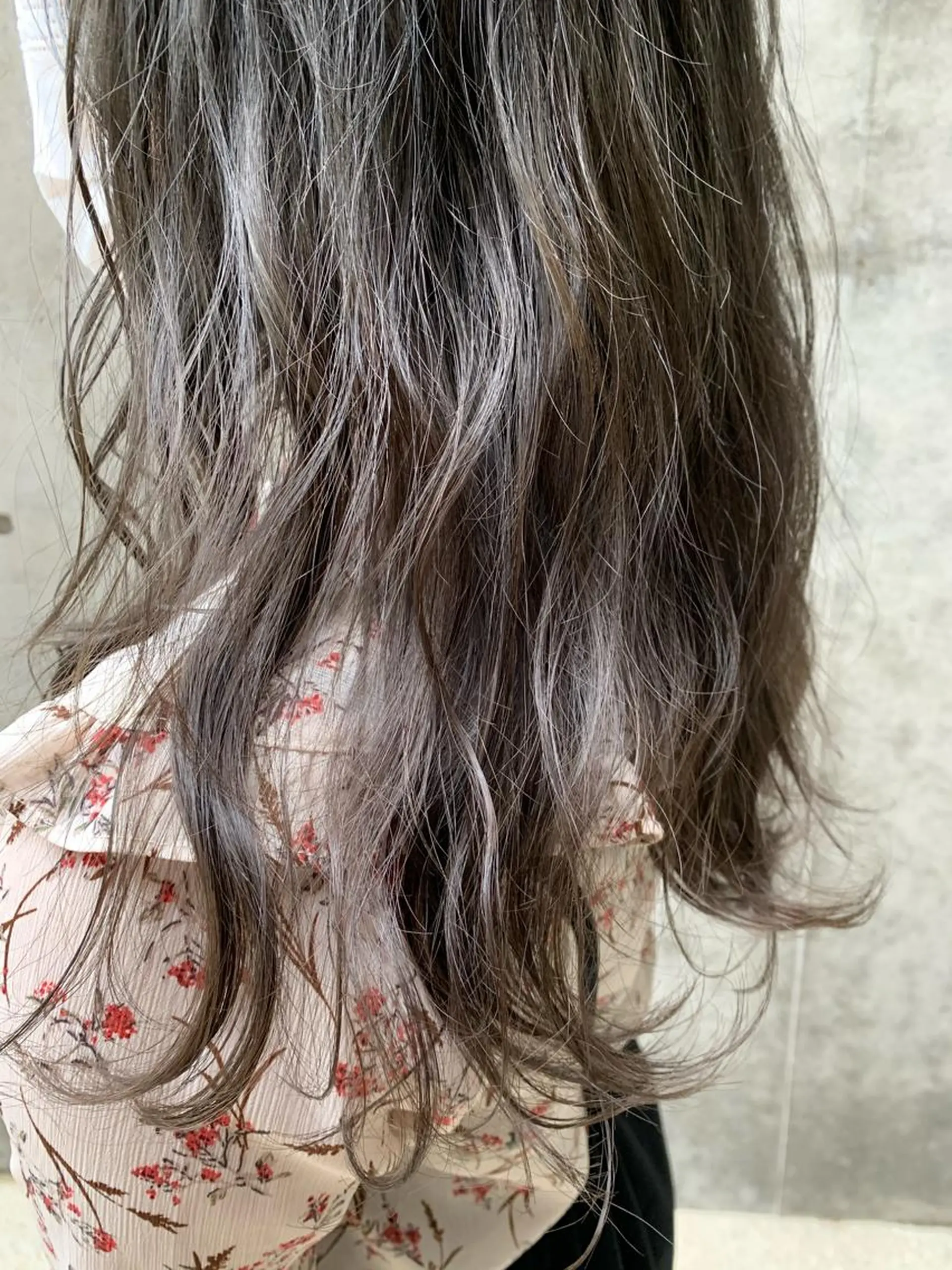 セミロング カラー パーマ ヘアアレンジ グレージュ カーキグレージュ カット ヘアカラー トリートメント 加藤 綾華のヘアスタイル