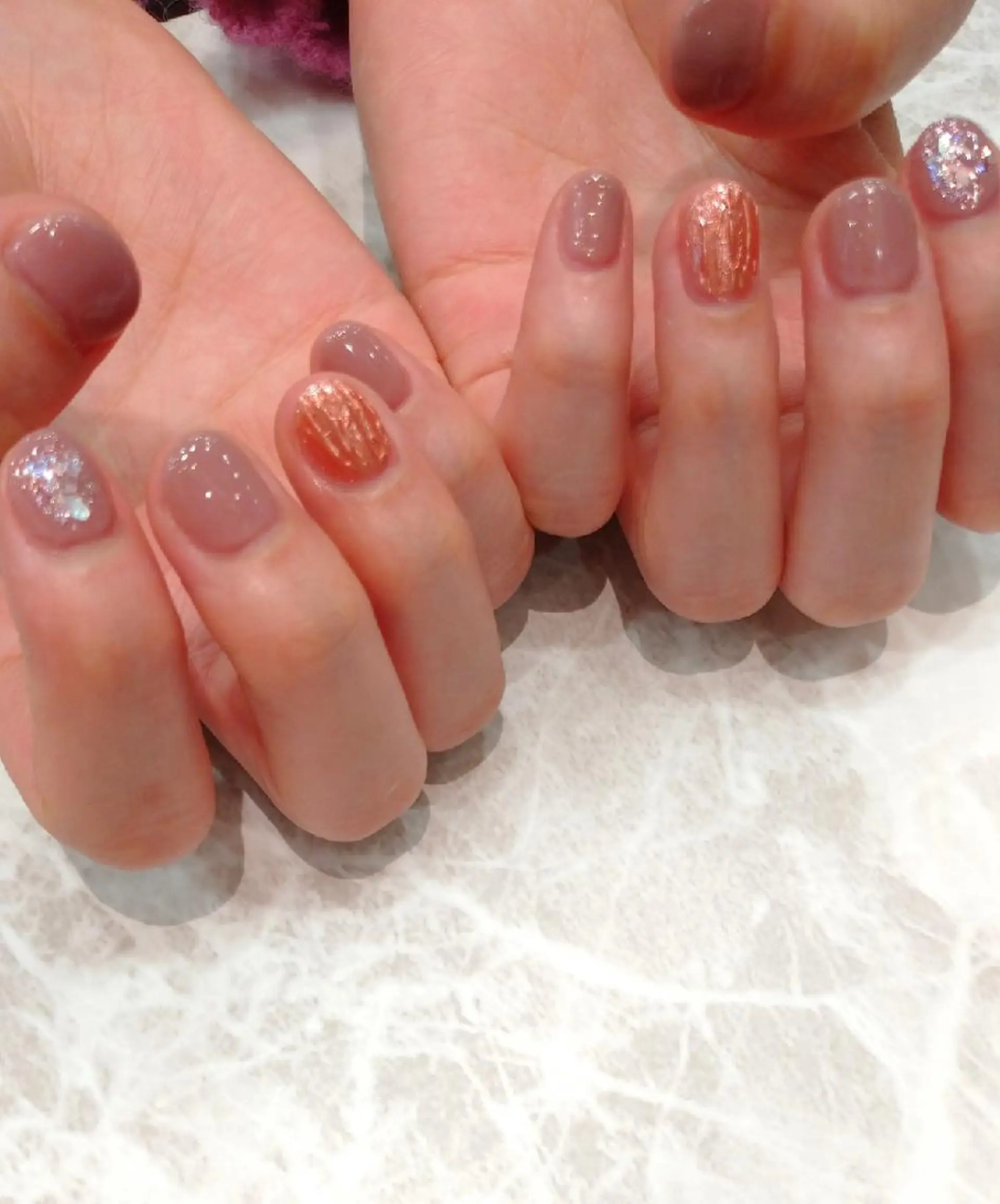 ネイル アートネイル ブラウン ジェルネイル ミラーネイル パラジェル ハンドネイル 會田 瑠衣のネイルデザイン