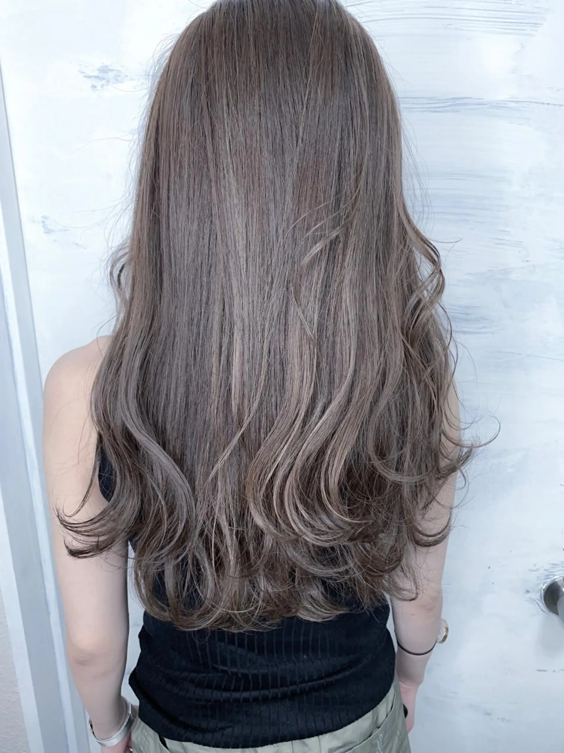 ロング カラー グレージュ ハイライトカラー ハイライト ロング ヘアカラー BOX mico.のヘアスタイル