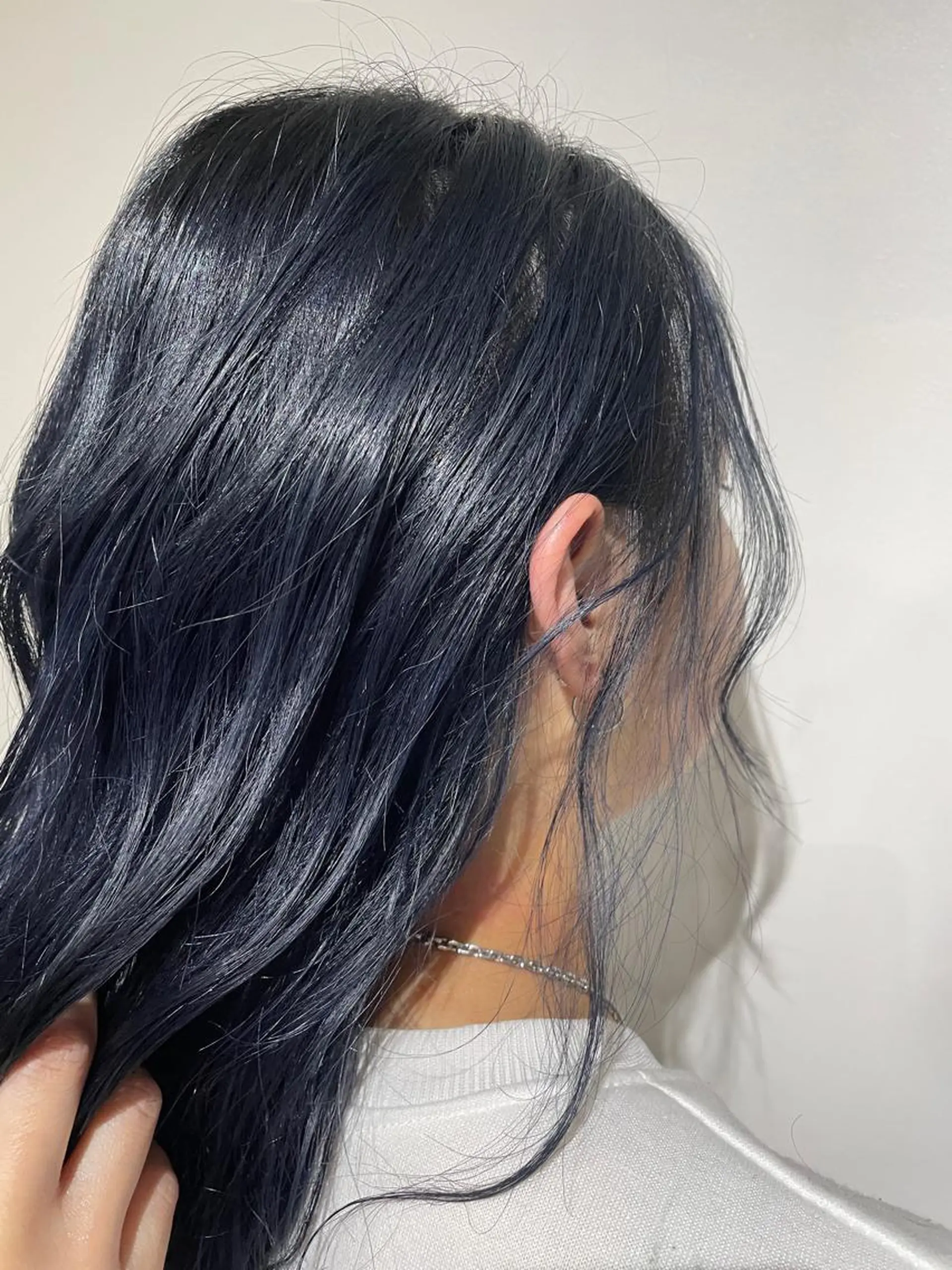 ミディアム カラー ブリーチ ブルーカラー ネイビーカラー OLTI所属・カジ エリナのヘアスタイル