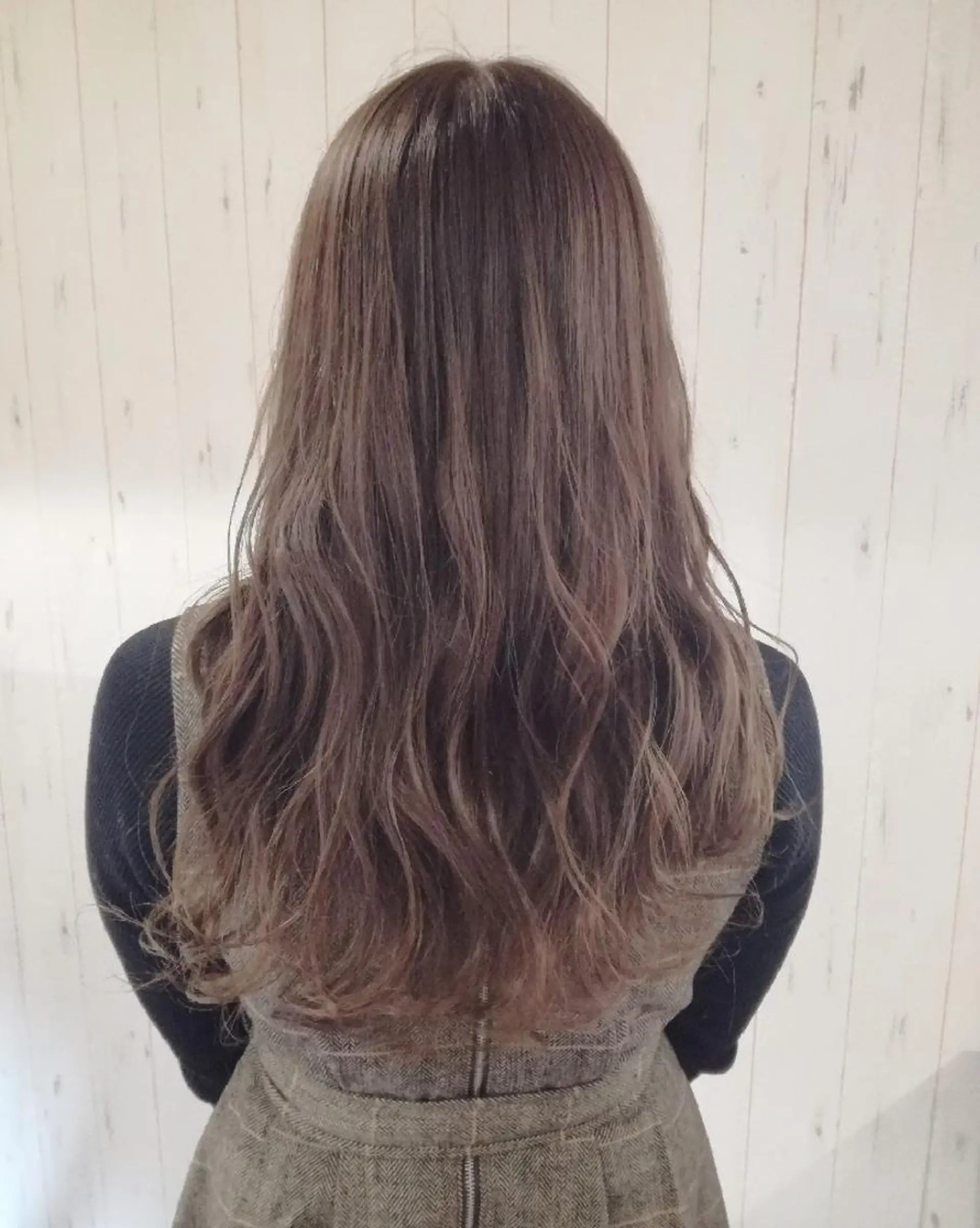 ロング カラー ベージュカラー 西川 敏夫のヘアスタイル