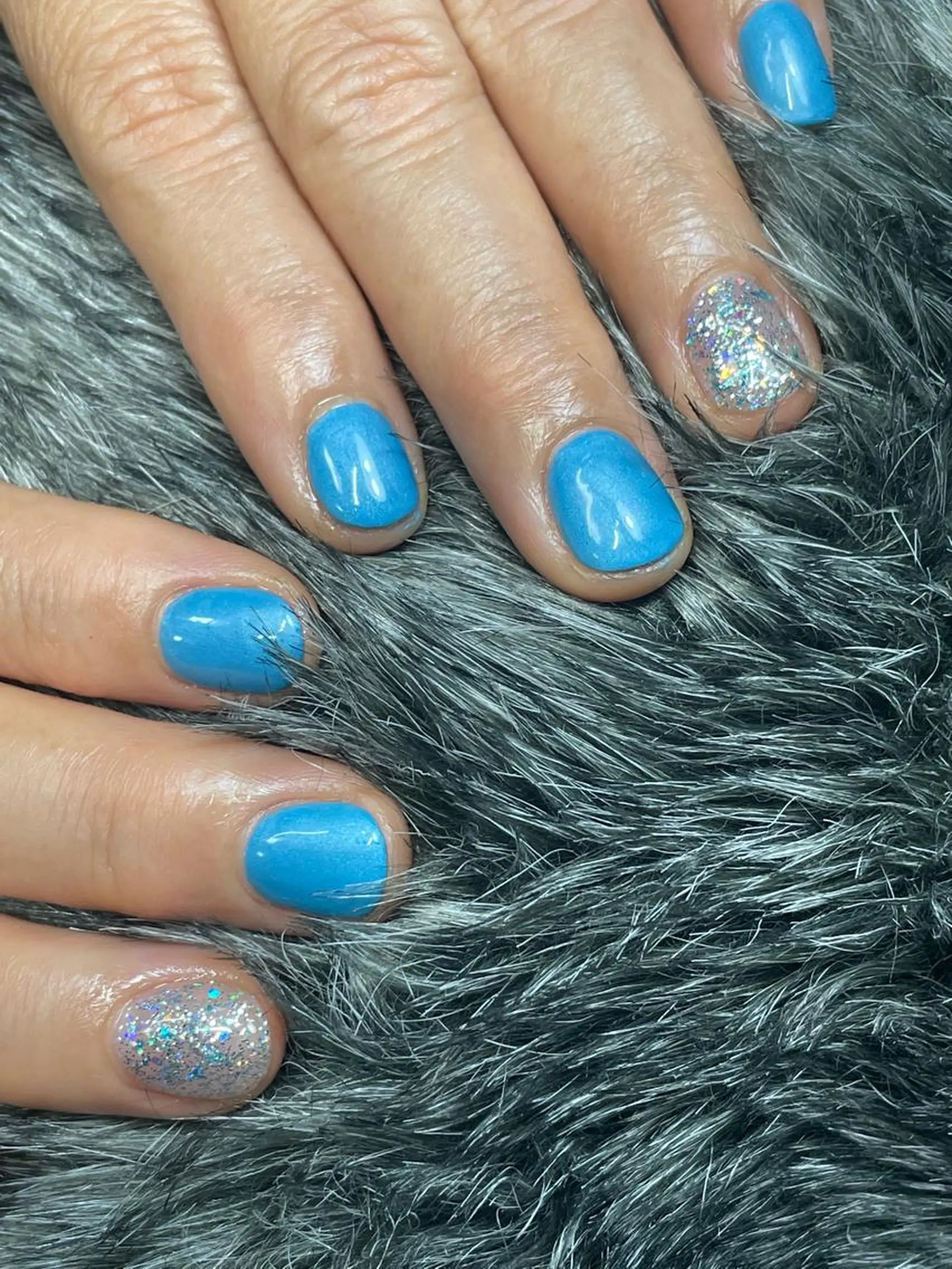 カラー ネイル ブルーカラー オーロラネイル ブルー ラメ(グリッター) 夏ネイル Chérinail 爪のお手入れのネイルデザイン