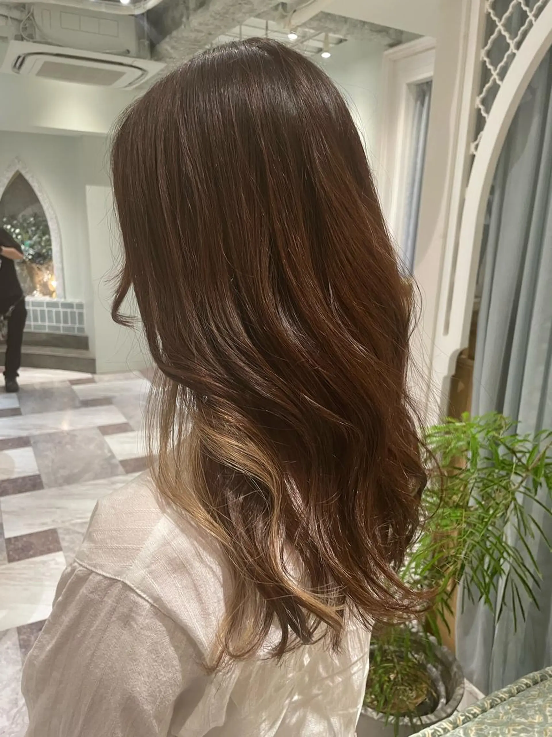 カラー 木屋元一/透明感 /レイヤー/顔まわりのヘアスタイル