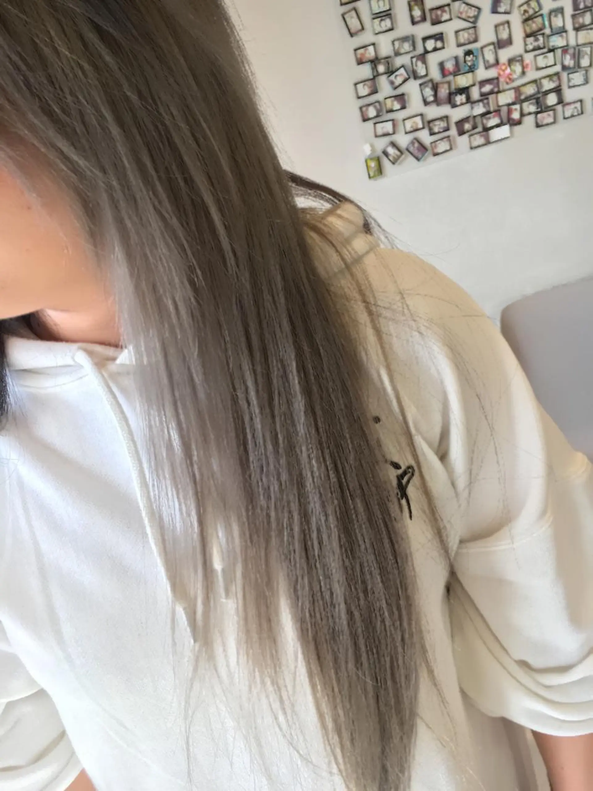 ロング カラー シルバー ヘアカラー GLAD 萩原のヘアスタイル