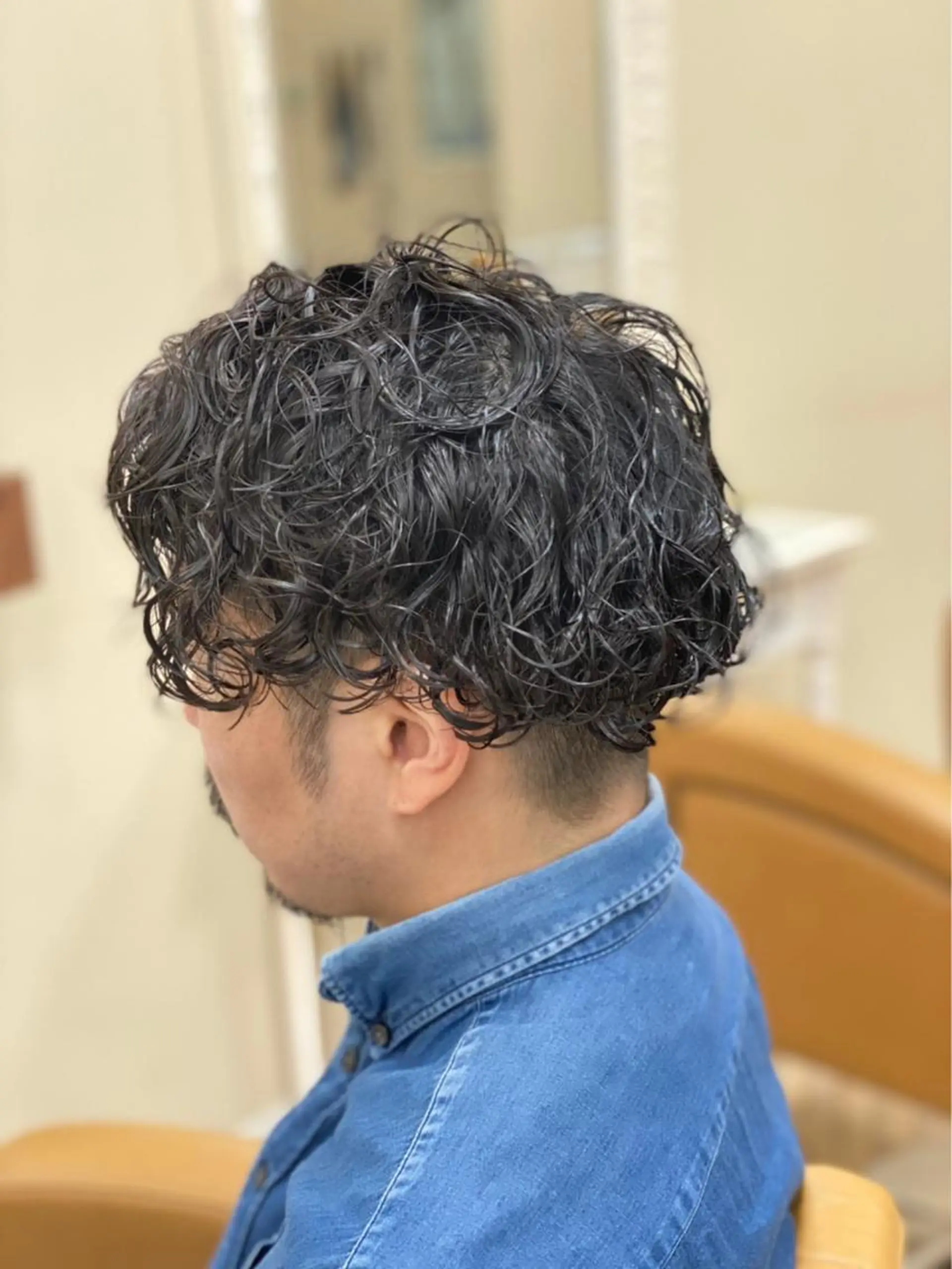 パーマ メンズ 尾崎 優也のヘアスタイル