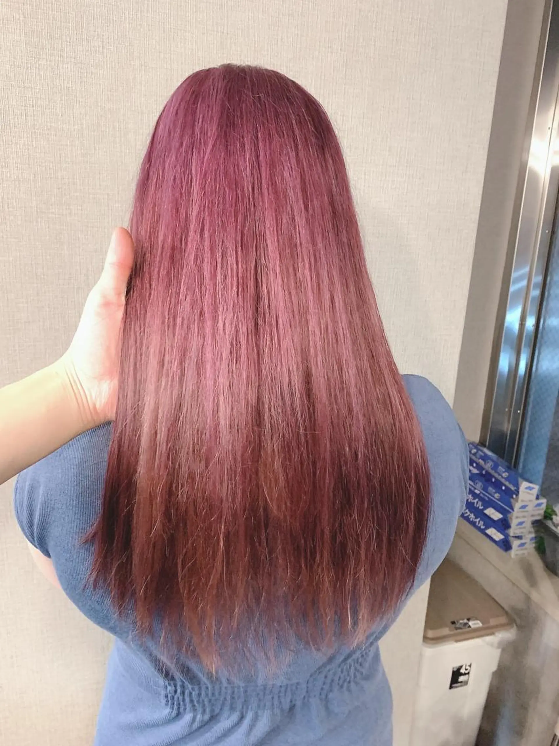 ロング アッシュ ハイライト ヘアカラー トリートメント Selene hair OSAKAのヘアスタイル