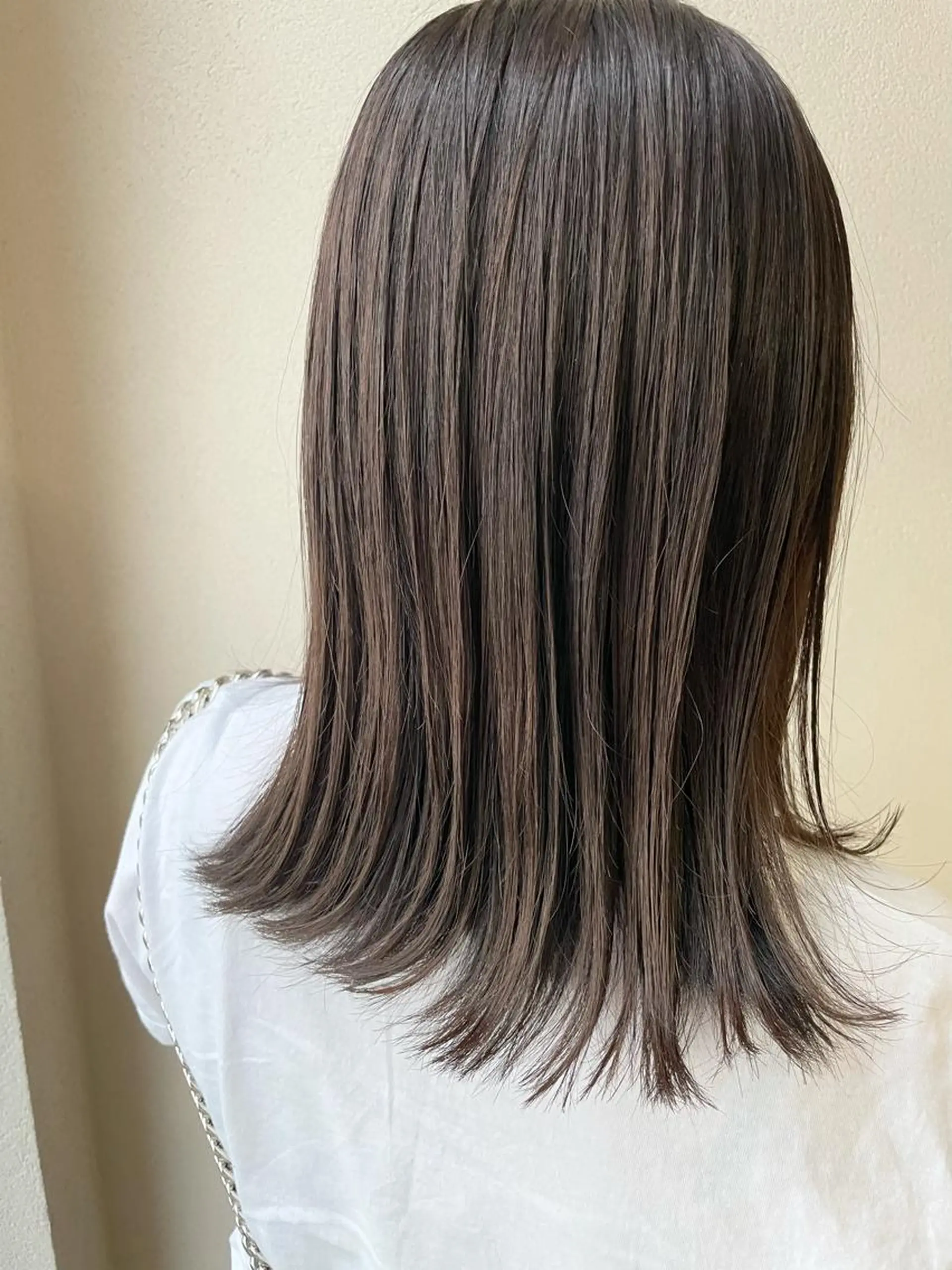 ミディアム カラー ブラウンカラー オリーブブラウン ヘアカラー 沢田 瞳のヘアスタイル