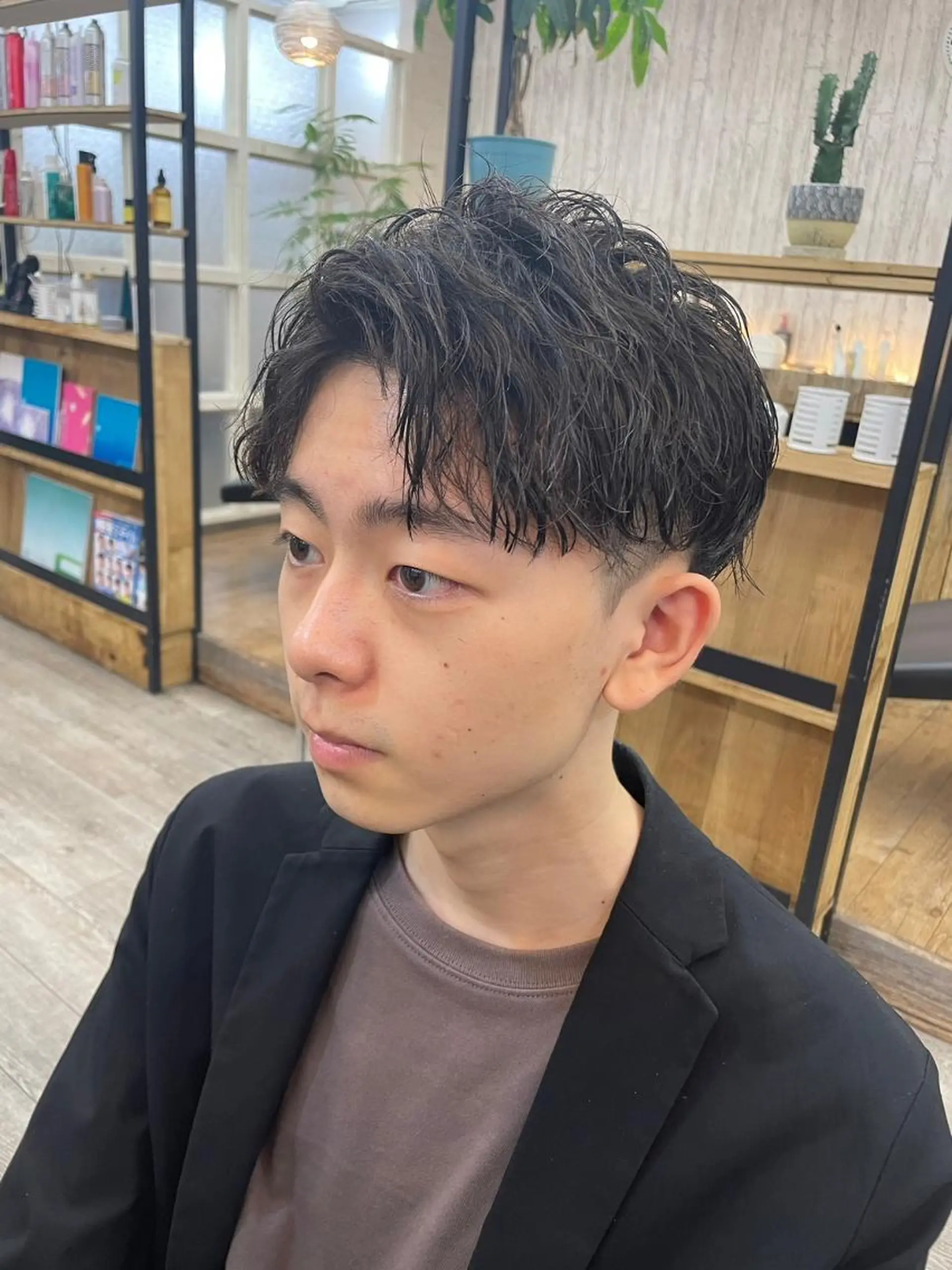 メンズ ショート メンズブリーチ センターパート メンズハイライト メンズインナーカラー メンズ韓国風 カット パーマ N° anfeel 渋谷🪞🫧のヘアスタイル