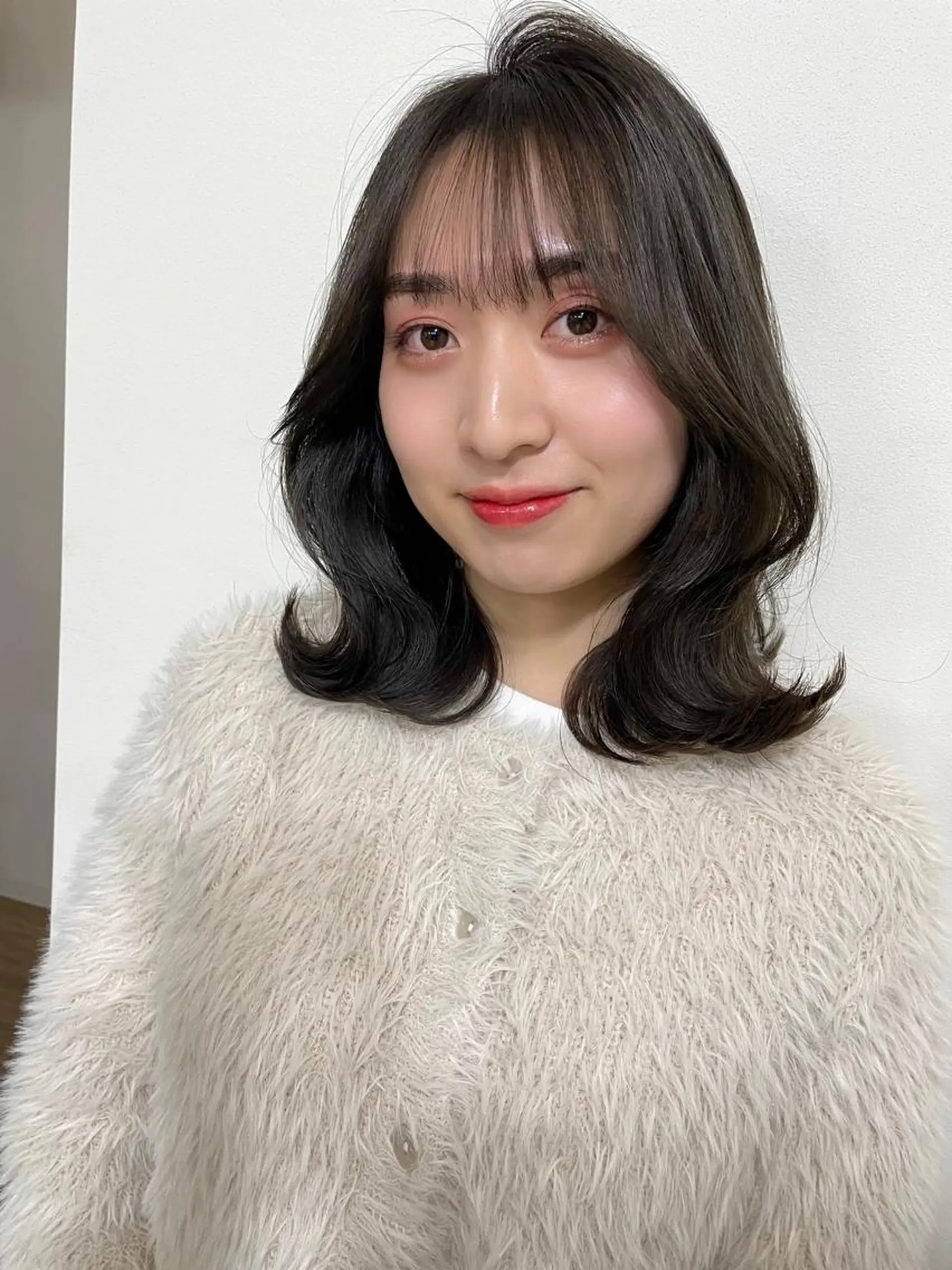 ミディアム カラー 黒髪 ブリーチ ブルーカラー ブルーブラック ケアブリーチ オリーブカラー 特化　　kaiのヘアスタイル