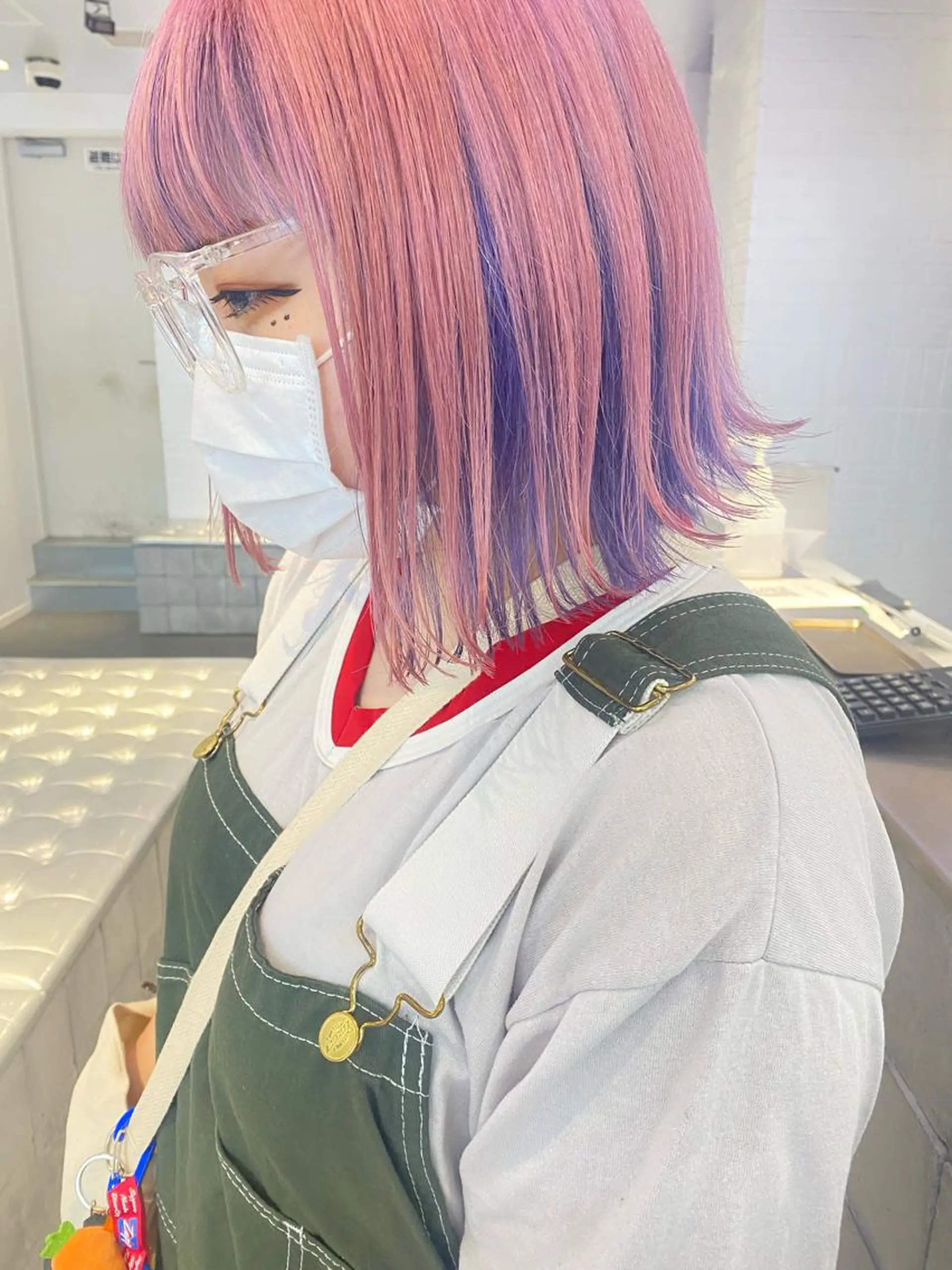 ミディアム カラー ヘアアレンジ デザインカラー イヤリングカラー インナーカラー ヘアカラー トリートメント 🎨ハイトーン/ 切りっぱなし みつきのヘアスタイル