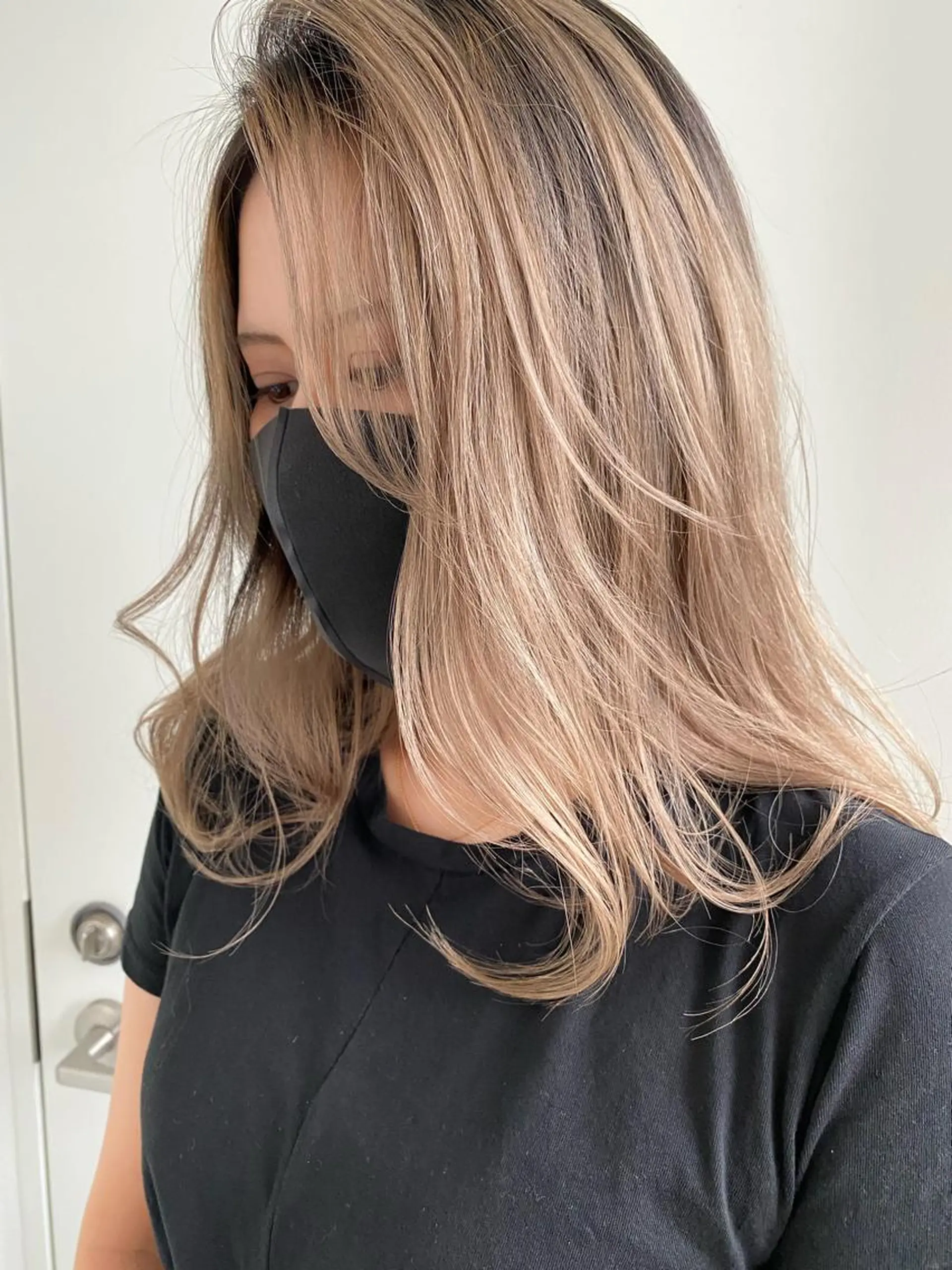 セミロング 髪質改善カラー× 美髪ストレート前出のヘアスタイル