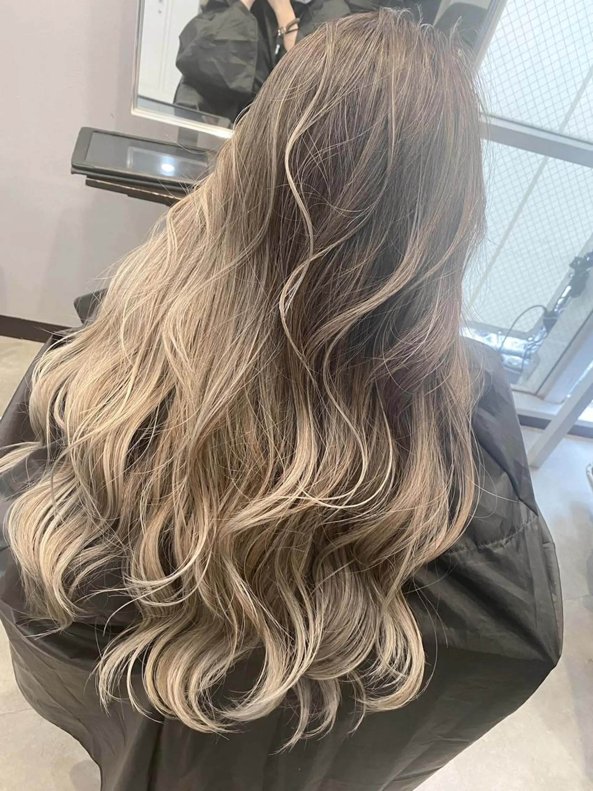 ロング カラー ヘアアレンジ ネイル マツエク・マツパ バレイヤージュ レイヤーカット トリートメント 井上 一平のヘアスタイル