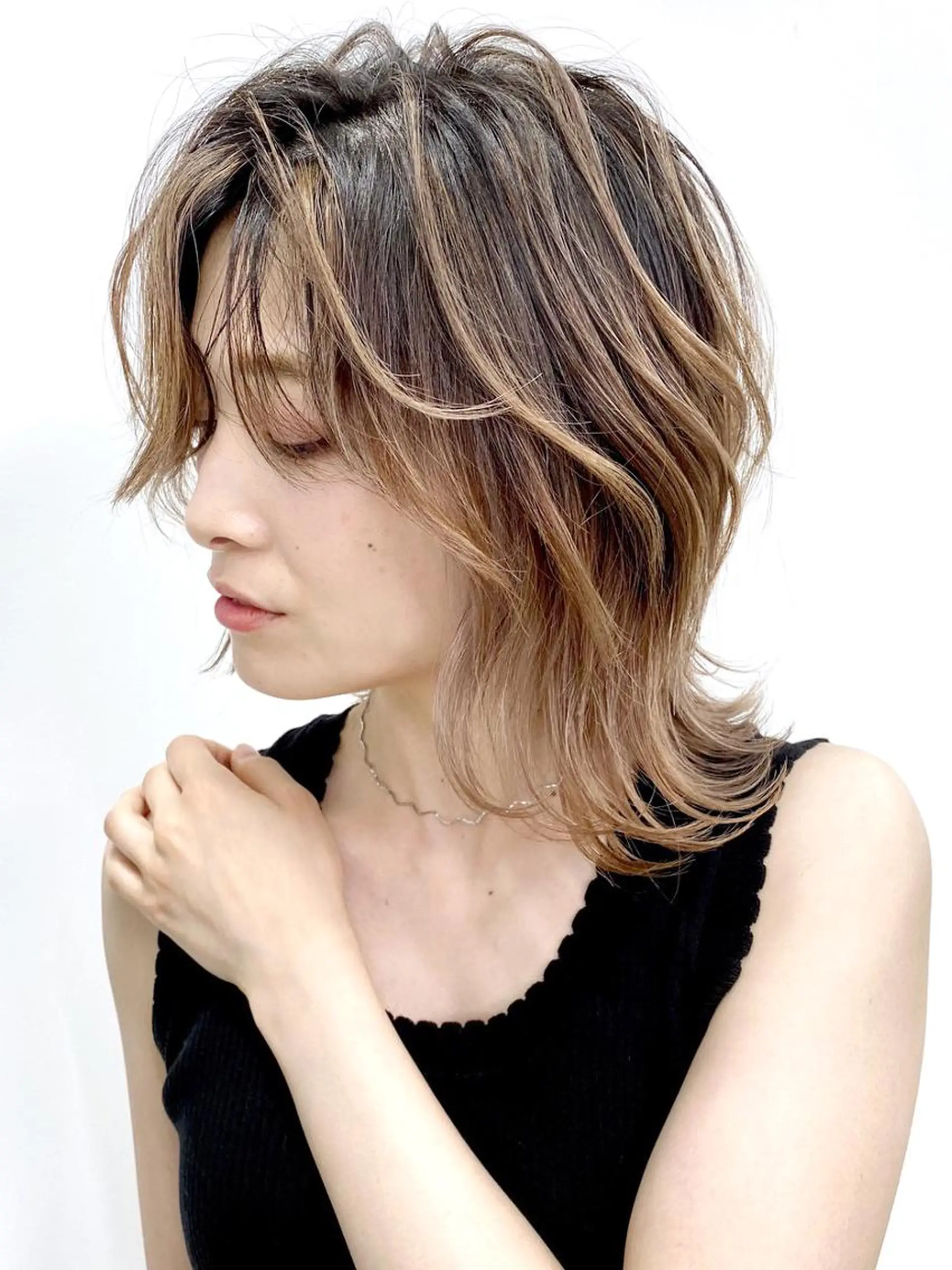 ミディアム カラー パーマ ヘアアレンジ アッシュ ブロンド ITbyALBUM 浦和店のヘアスタイル