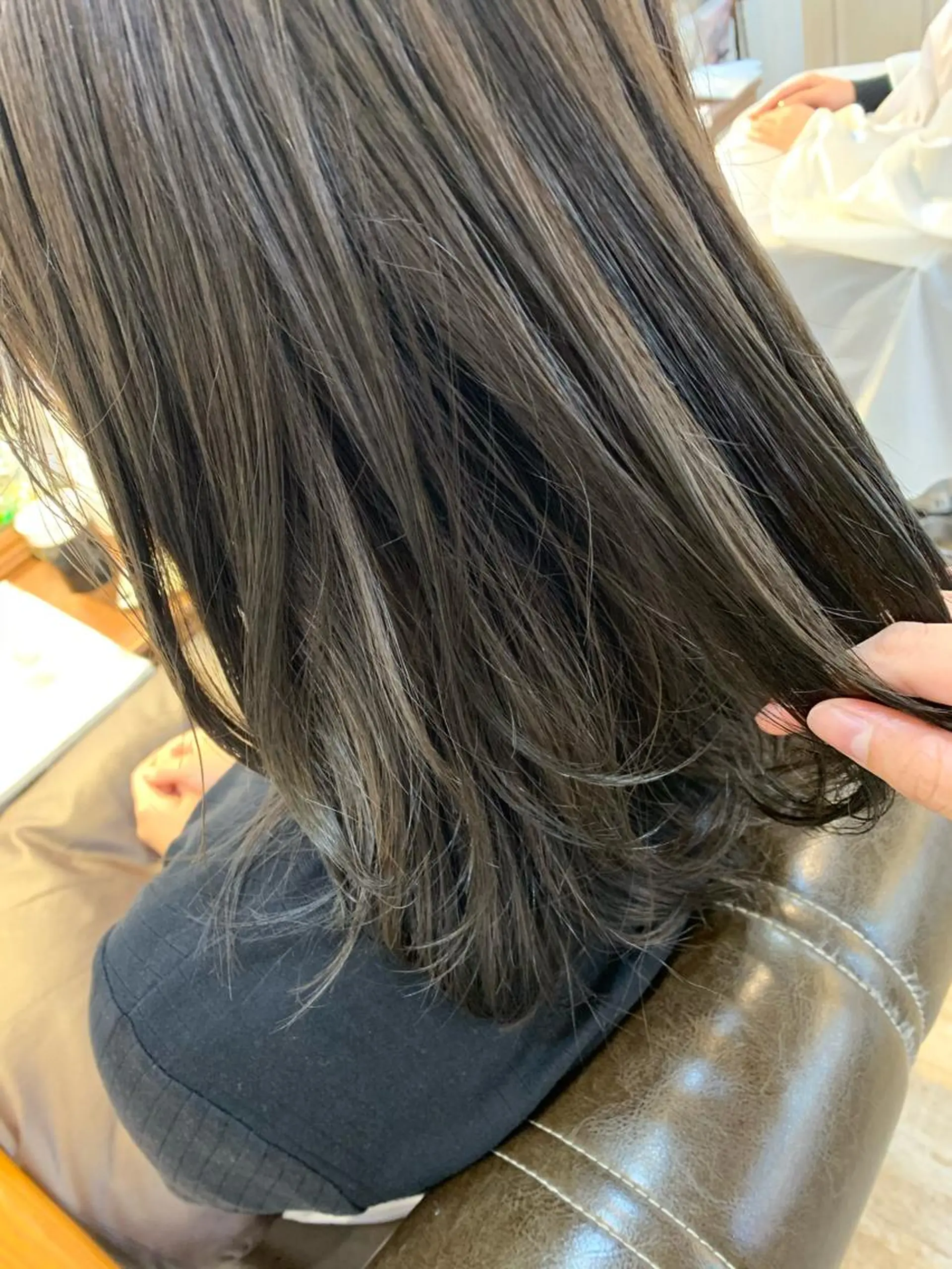 ロング カラー グレージュ オリーブグレージュ オリーブグレー ヘアカラー 藤間 帆乃夏（とうまほのかのヘアスタイル