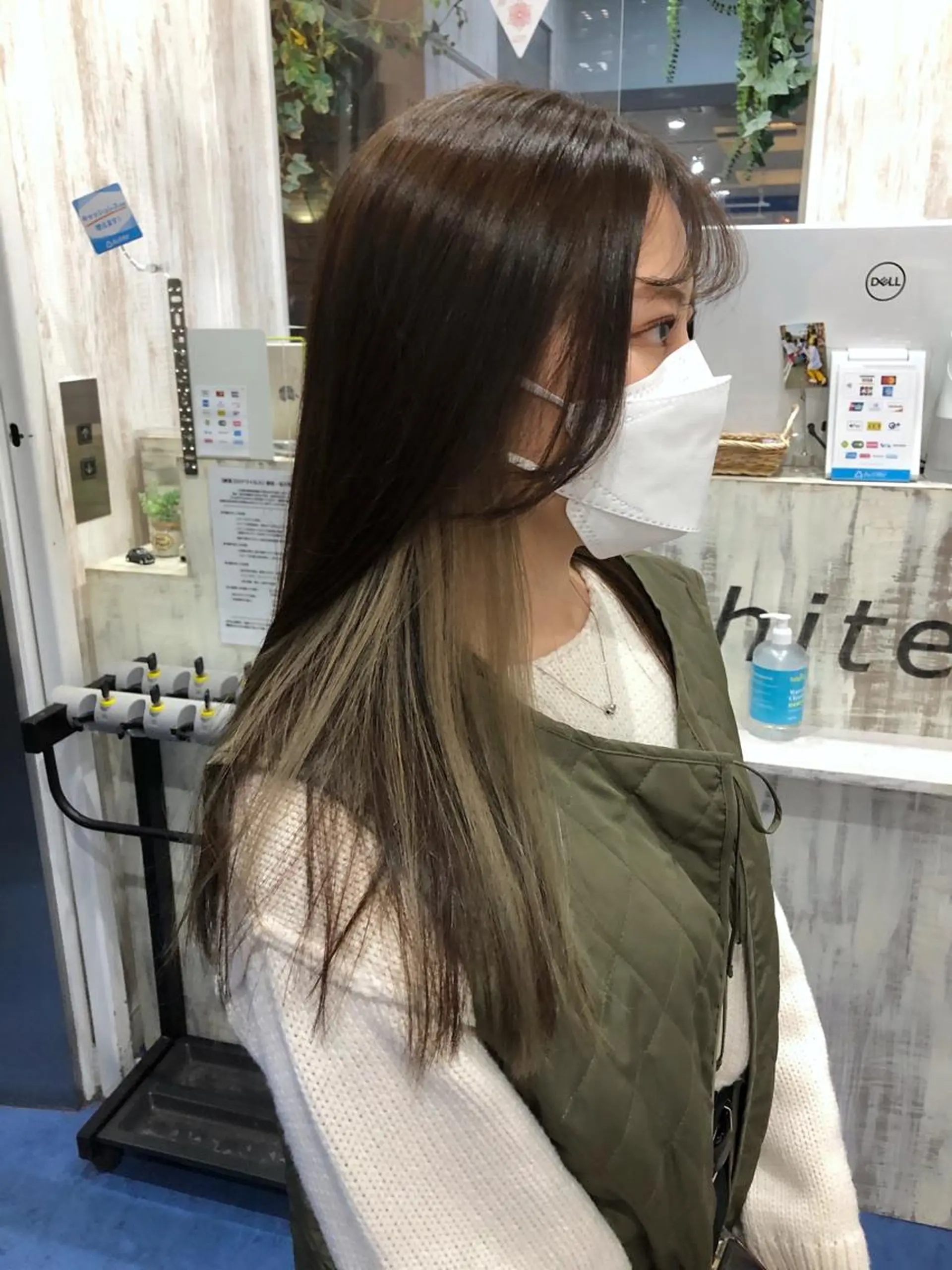 カラー white.所属・white.梅田 デザインカラー🦄のヘアスタイル