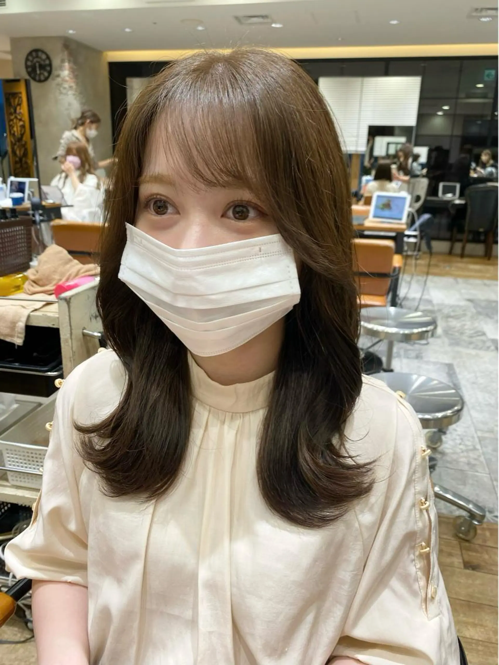 ミディアム カラー ベージュカラー ブラウンカラー ブラウンベージュ くびれヘア カット ヘアカラー トリートメント 顔周り/くびれヘア 韓国ヘア💕風間るなのヘアスタイル