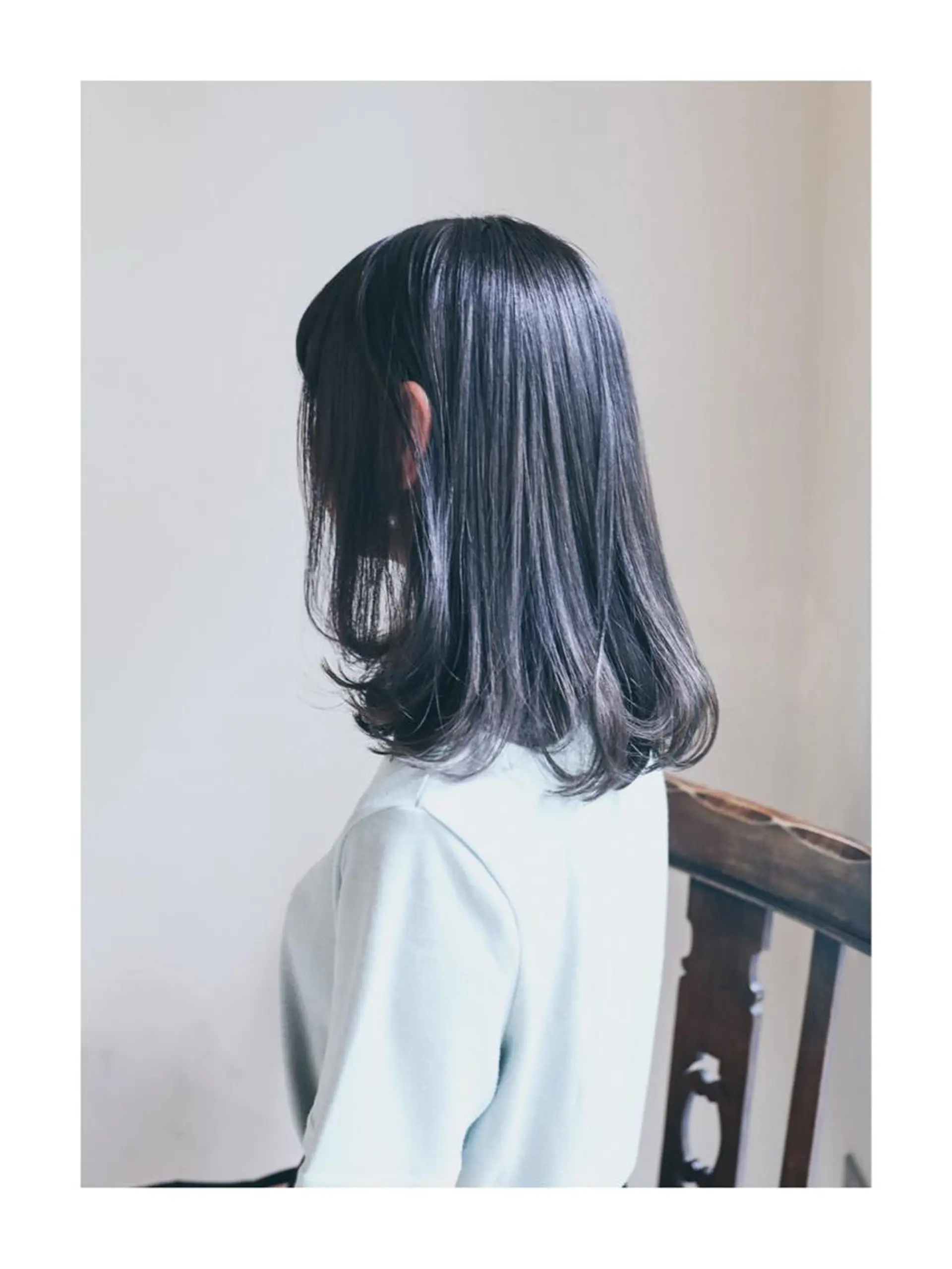 ミディアム カラー アッシュ アッシュグレー ブリーチ ハイライトカラー ハイライト 大岩 茉愉のヘアスタイル