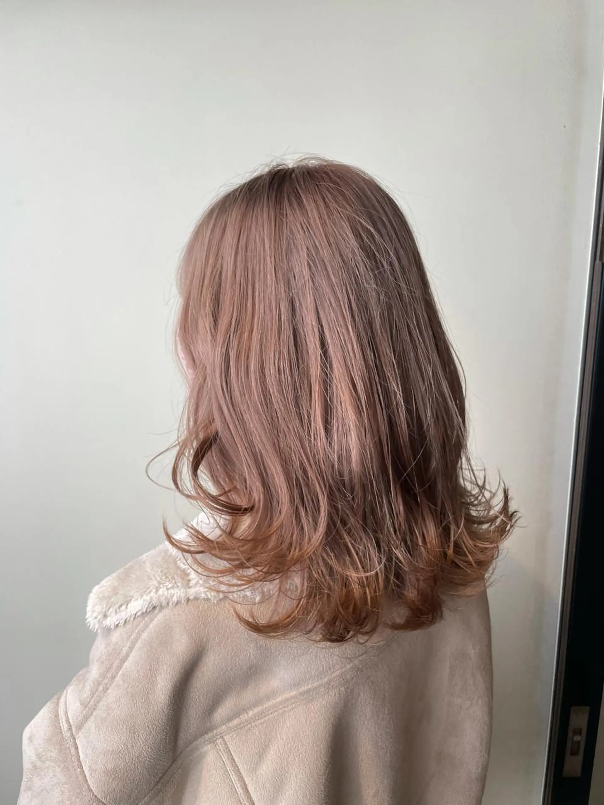 ミディアム カラー ベージュカラー ミルクティーベージュ ヘアカラー ヘアセット レイヤー/艶カラー 🫧守利のヘアスタイル