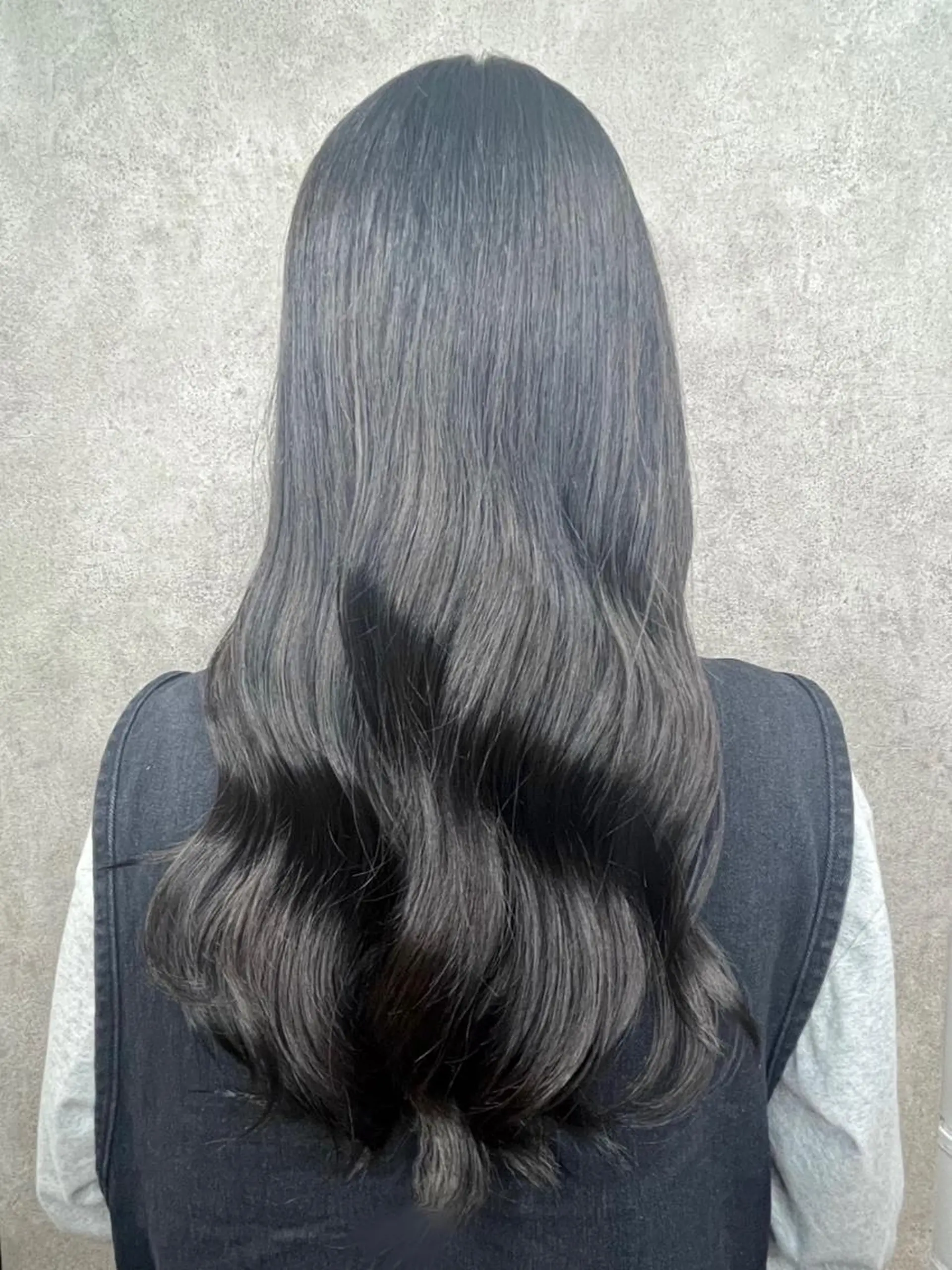 ロング カラー 黒髪 ブルーカラー ナチュラルブラック HAIR SALON M 大宮店所属・山口 詩織のヘアスタイル