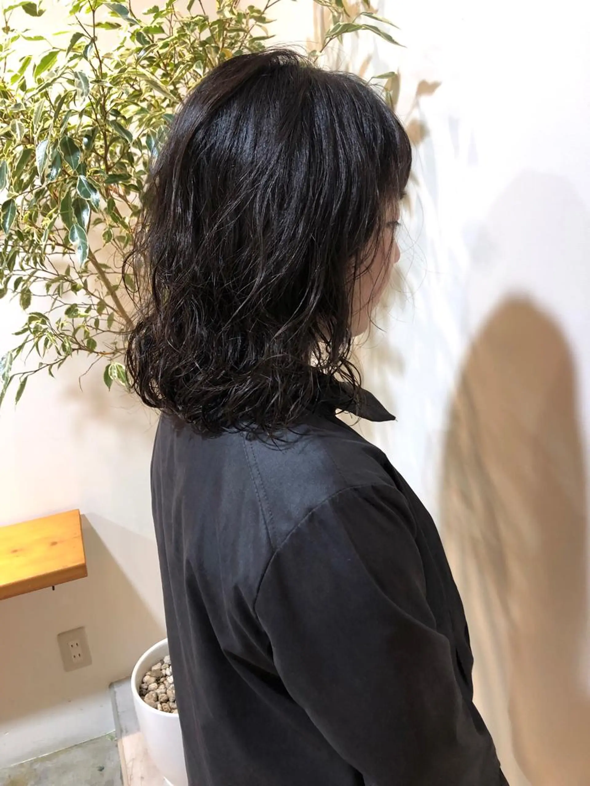 ミディアム パーマ MIOベージュカラー 柔らかいカラーのヘアスタイル