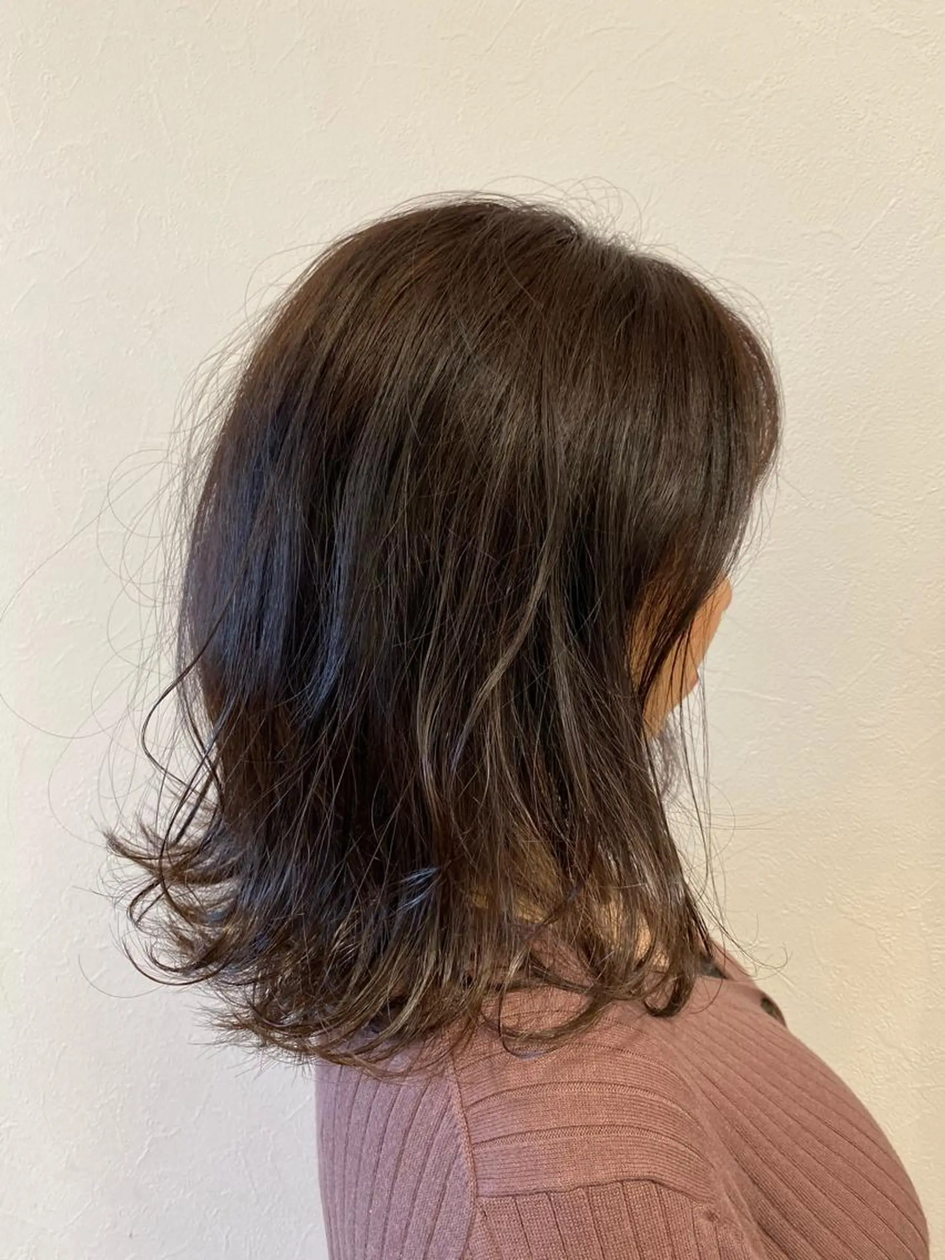 ロング 岡本 真実のヘアスタイル