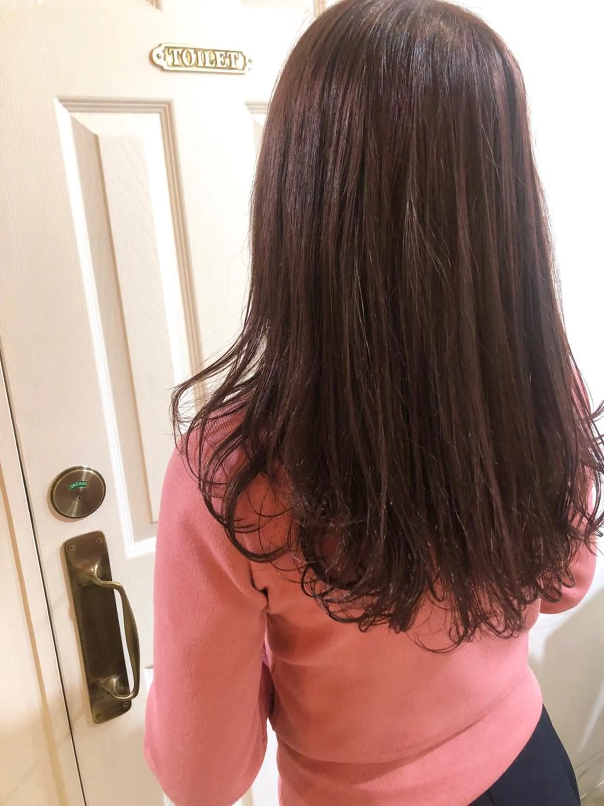 セミロング カラー ヘアカラー トリートメント MIOベージュカラー 柔らかいカラーのヘアスタイル