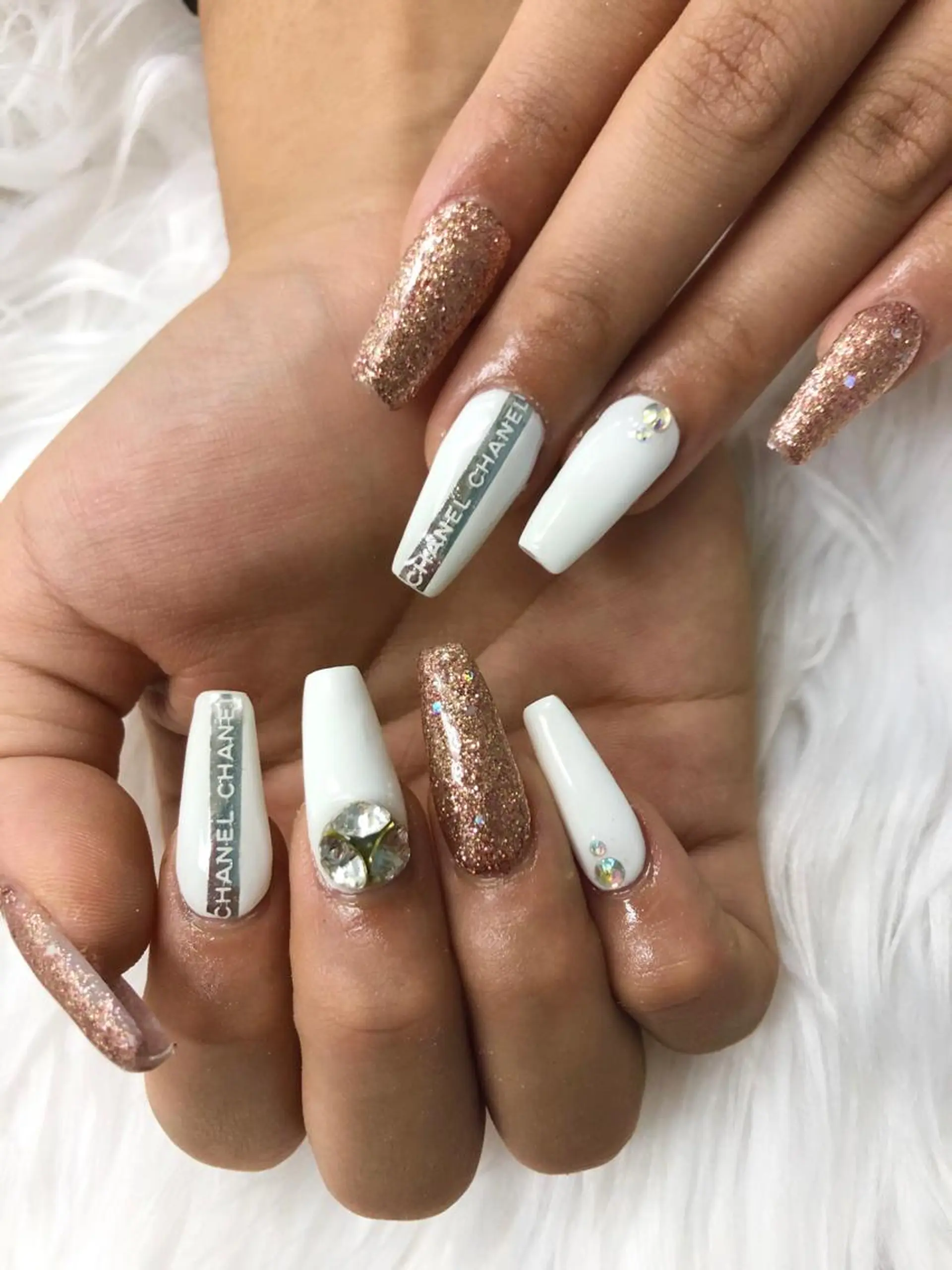 ネイル MADIA藤沢所属・MADIA MEGUのネイルデザイン