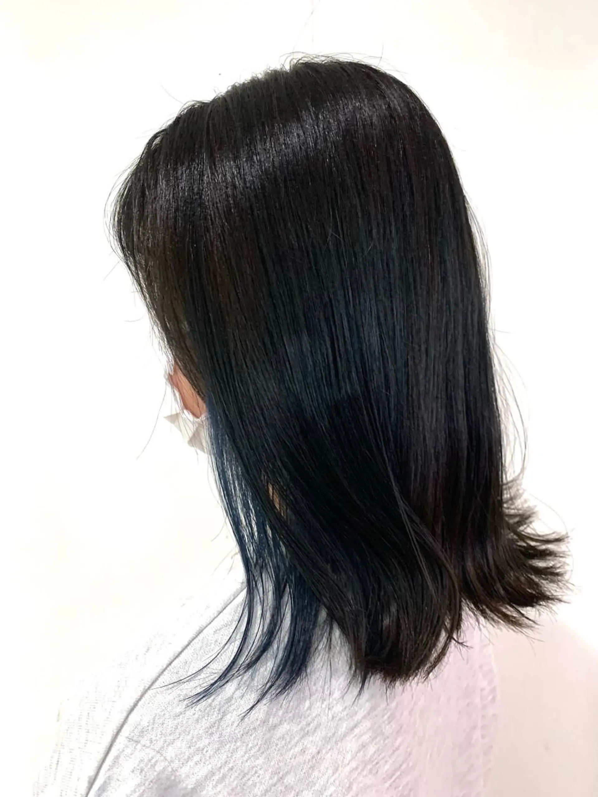 ミディアム カラー 黒髪 ブルーカラー ブルーブラック 相澤 茉澄のマツエク・マツパデザイン