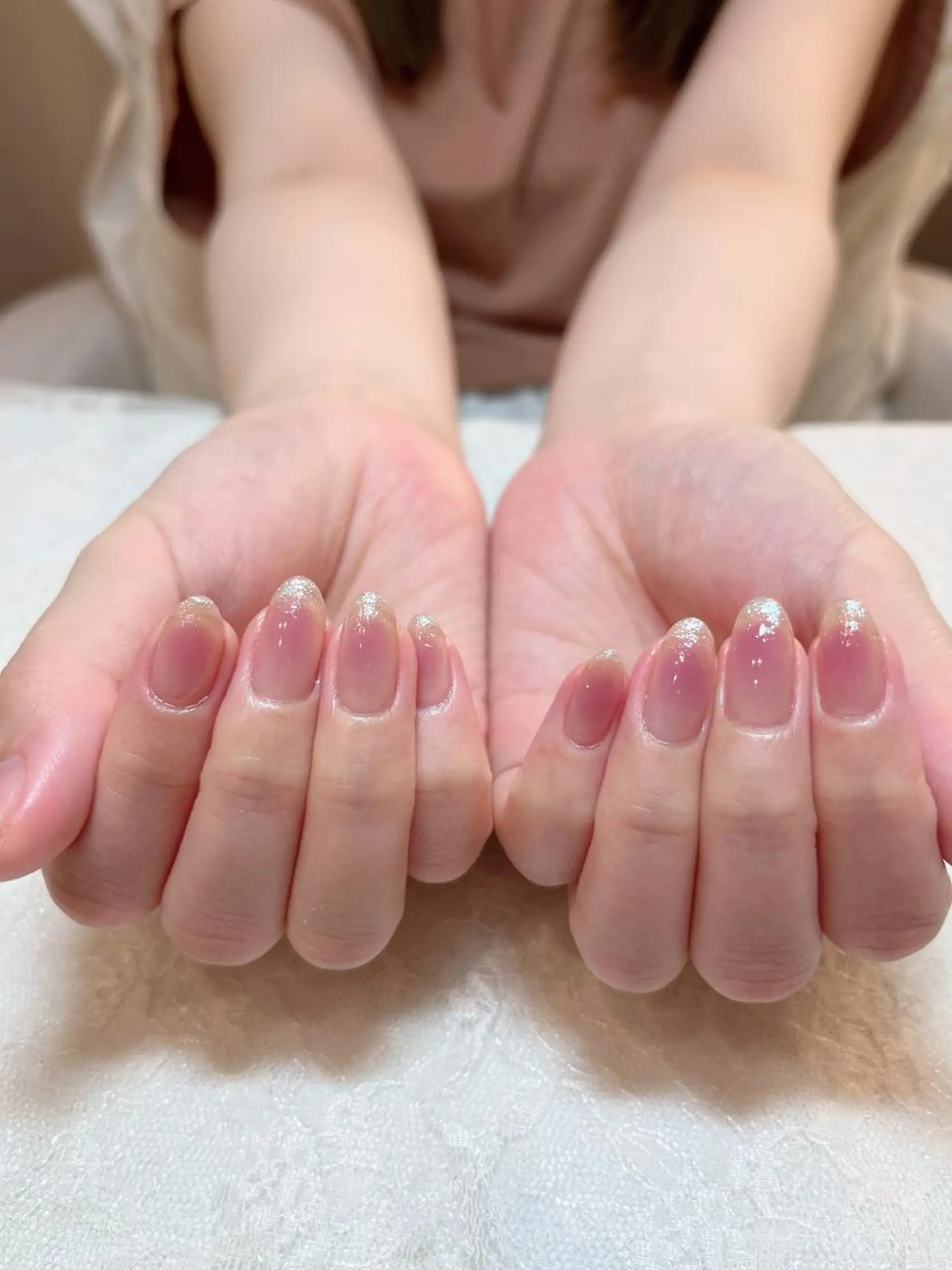 ネイル チークネイル ラメ(グリッター) ハンドケア aoinail所属・aoi nailのネイルデザイン