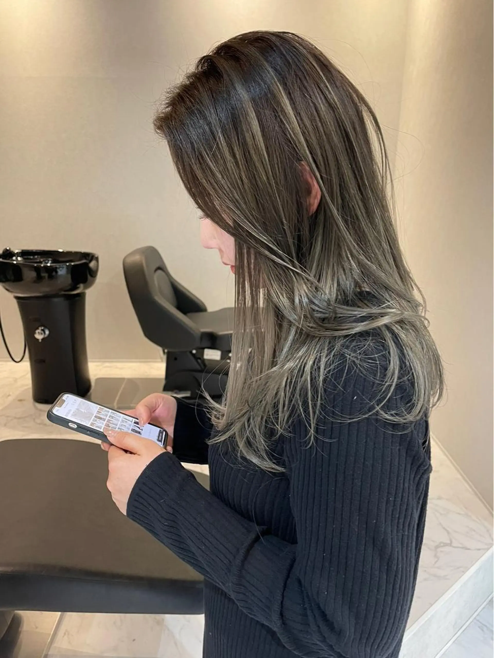 ミディアム カラー ヘアアレンジ バレイヤージュ デザインカラー ハイライトカラー 外国人風カラー ハイライト アンドウ ユウ/ レイヤーカット/韓国のヘアスタイル