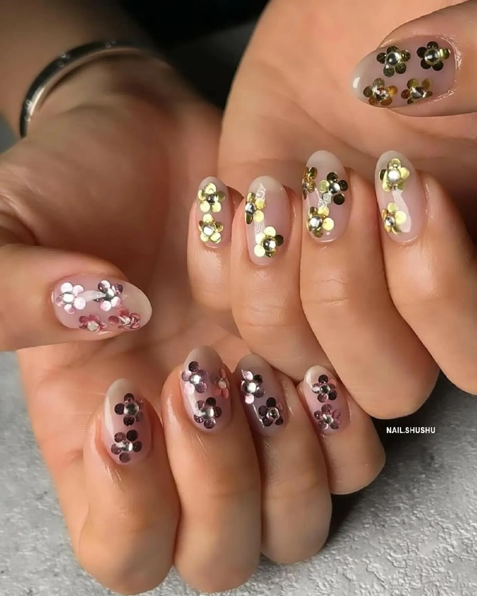 ネイル 持ち込み ニュアンスネイル ワンカラーネイル シンプルネイル バレンタイン 3dパーツ/流行り 👧shushu❤️のネイルデザイン