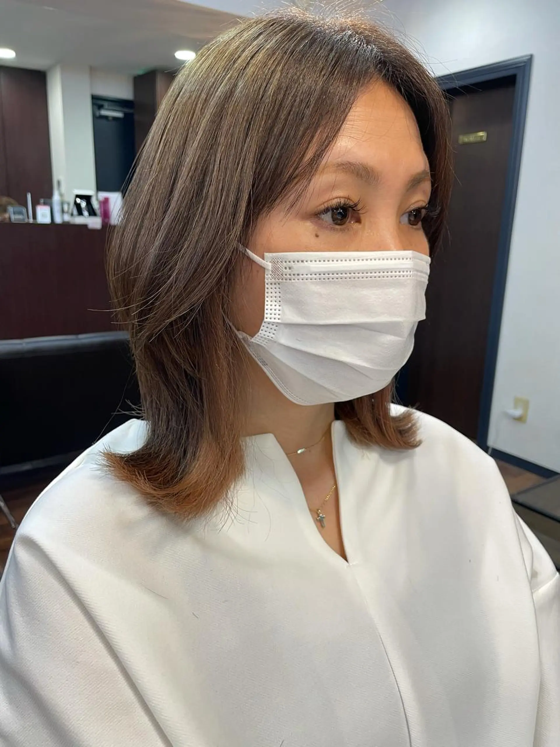 ミディアム くびれヘア レイヤーカット、 大人可愛い　中村美羅のヘアスタイル