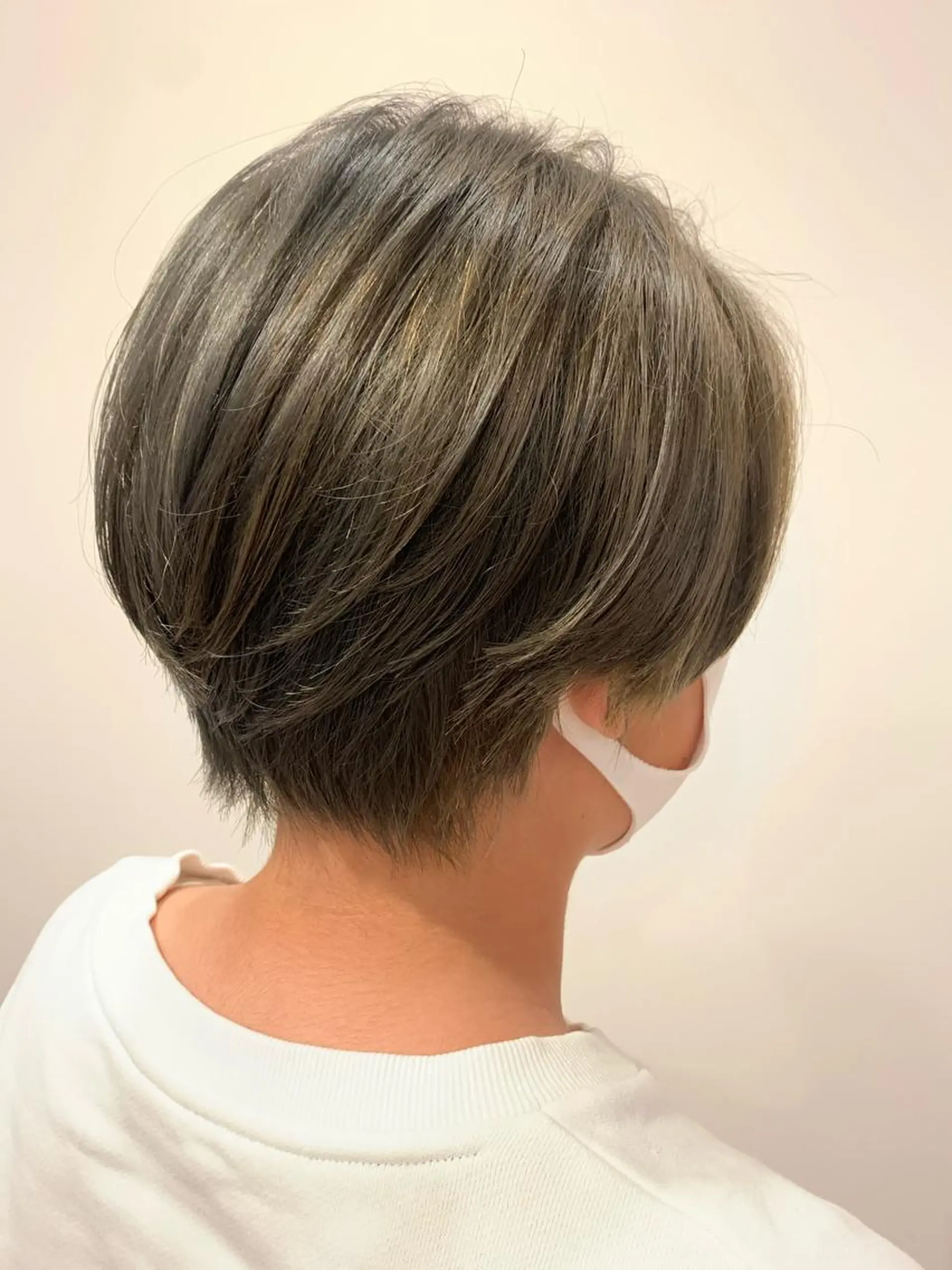 ショート カラー ブリーチ 透明感カラー ダブルカラー グレージュ オリーブグレージュ 多田 彩香のヘアスタイル