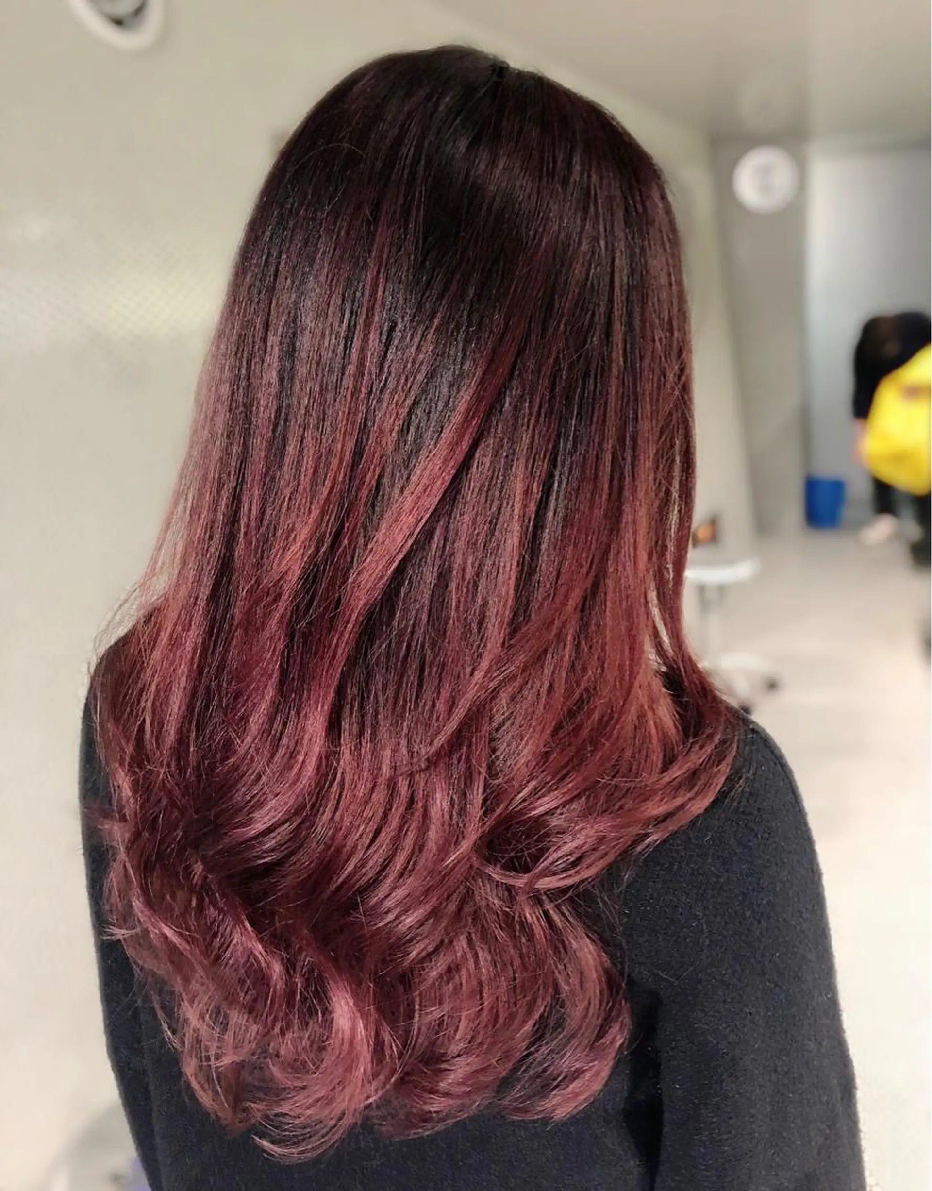 ロング カラー バレイヤージュ ボルドーカラー ハイライトカラー レッドカラー ハイライト kyoto hairsalon To-Be トゥービー所属・中江 麻友のヘアスタイル