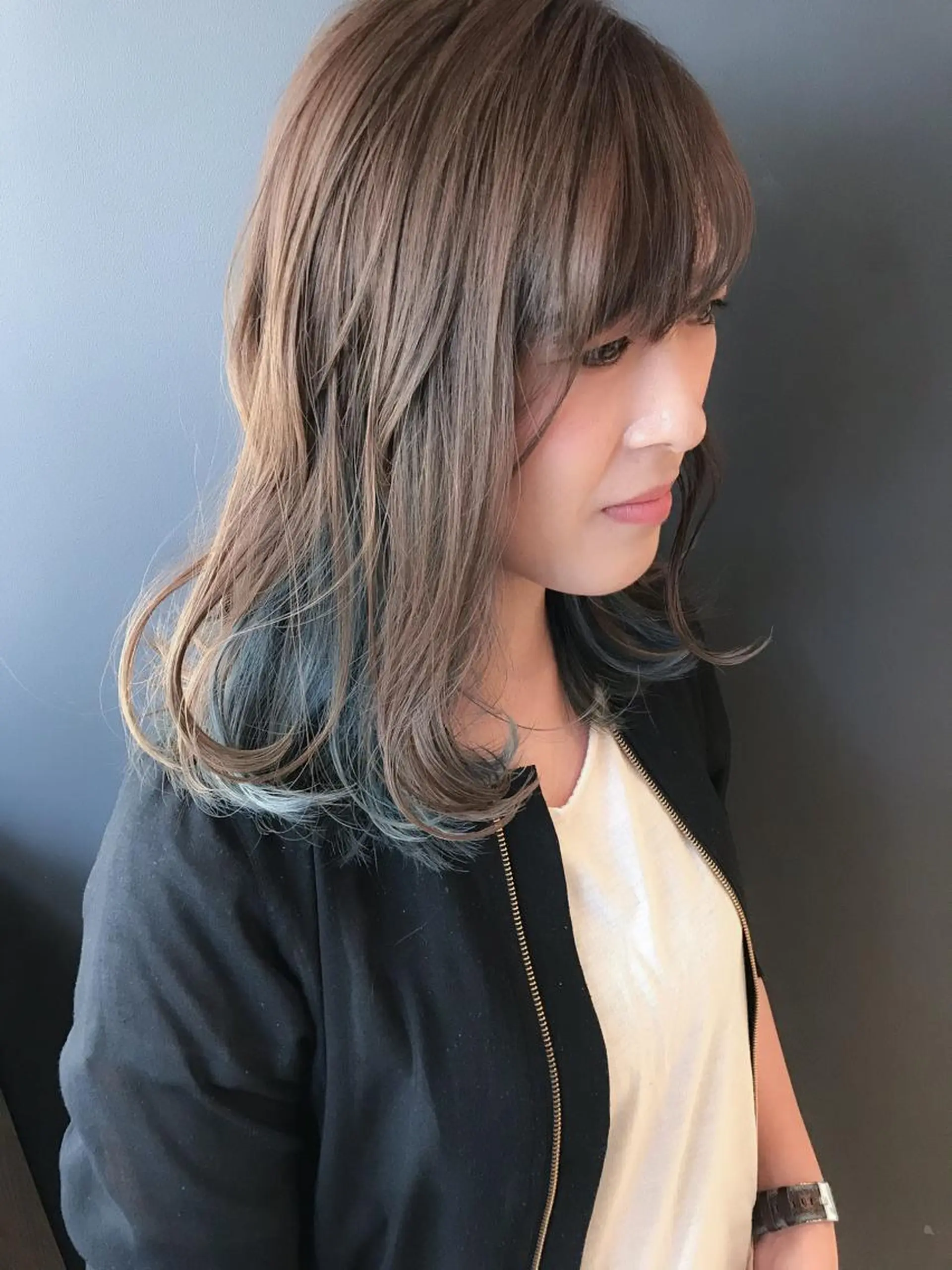 ミディアム カラー アッシュ ブルーカラー インナーカラー カット ヘアカラー BOX mico.のヘアスタイル