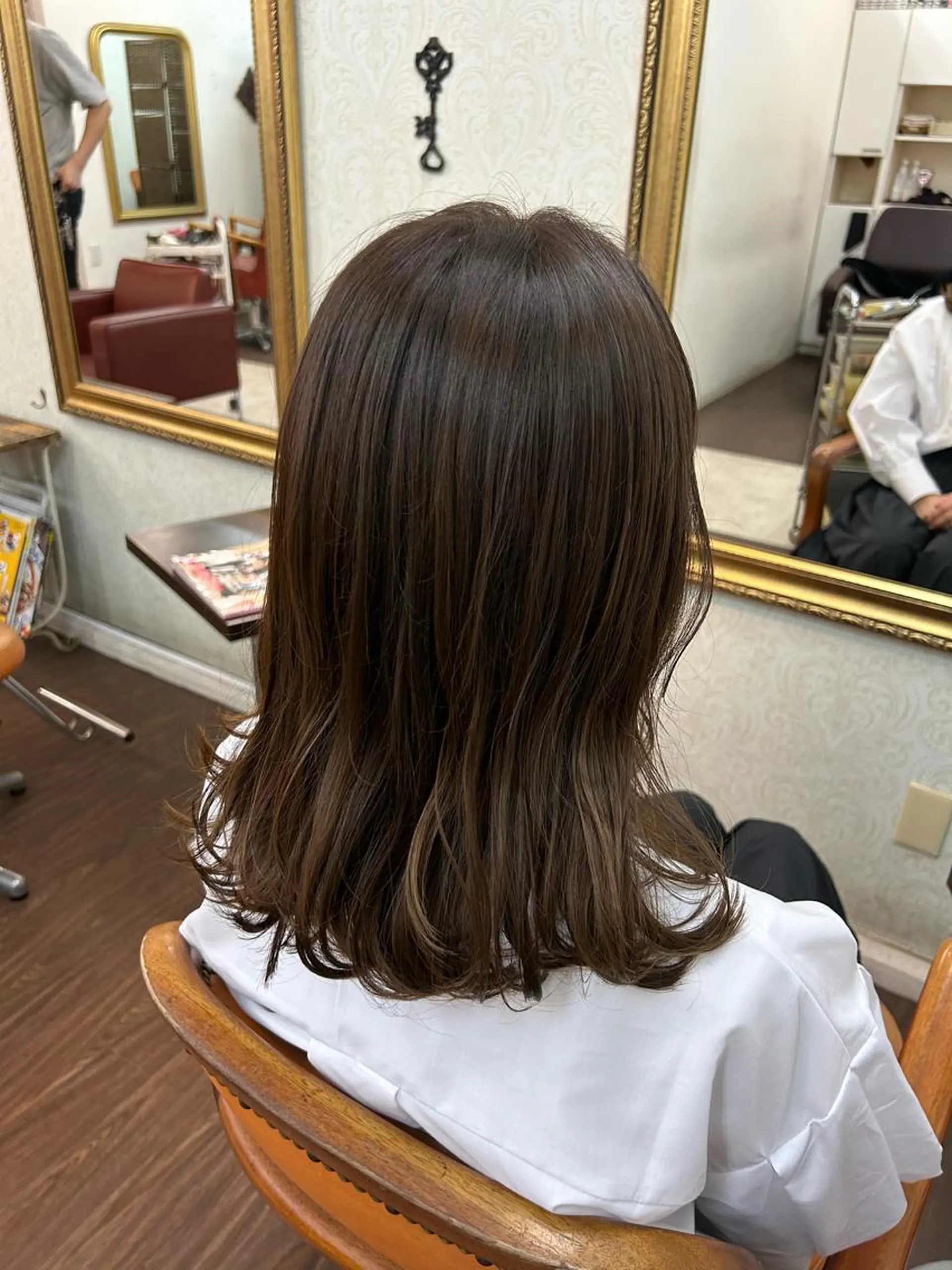 セミロング カラー 透明感カラー イルミナカラー ウチカド エリナのヘアスタイル