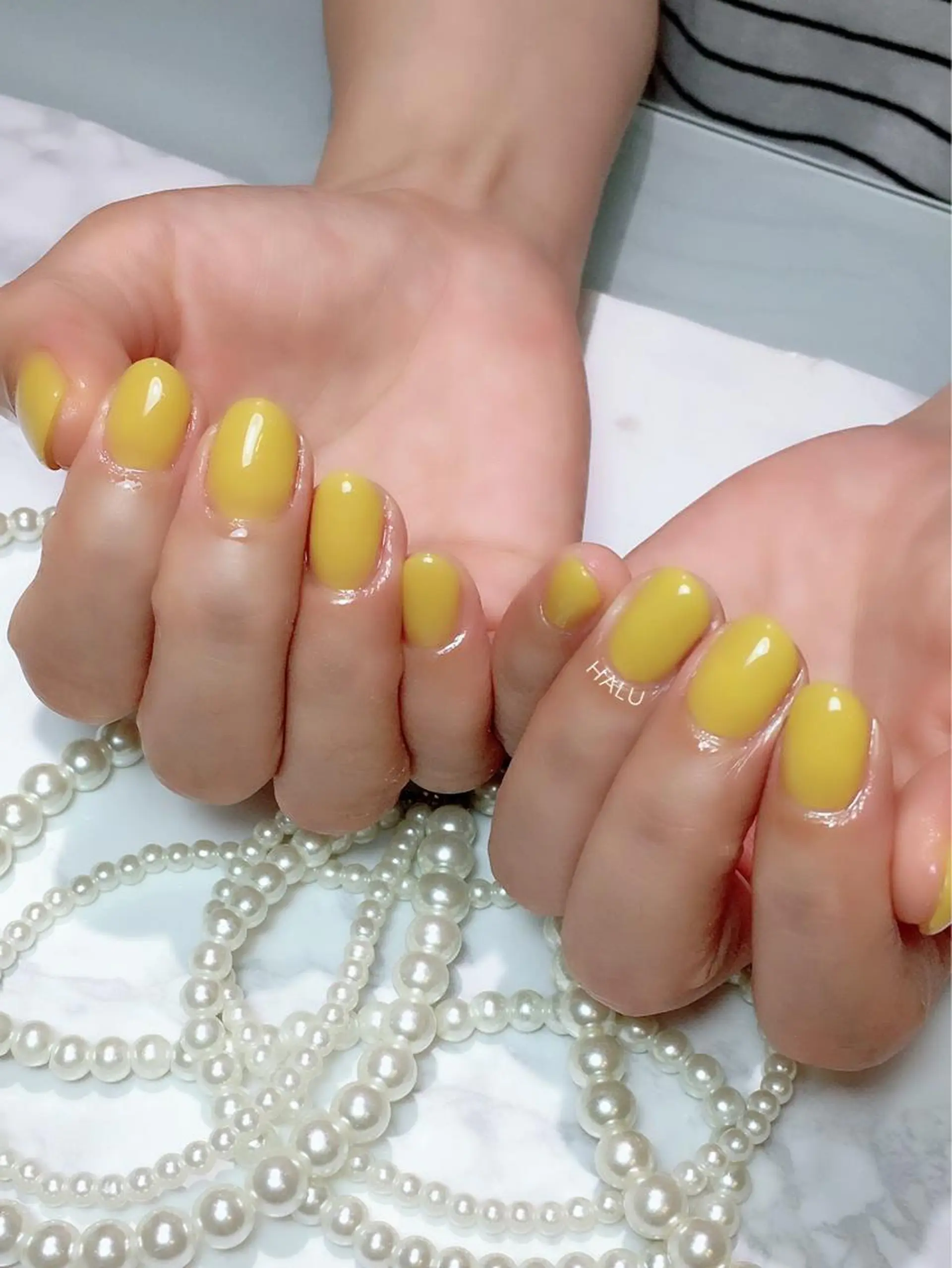 ネイル ワンカラーネイル 黄色 HALU ハルのネイルデザイン