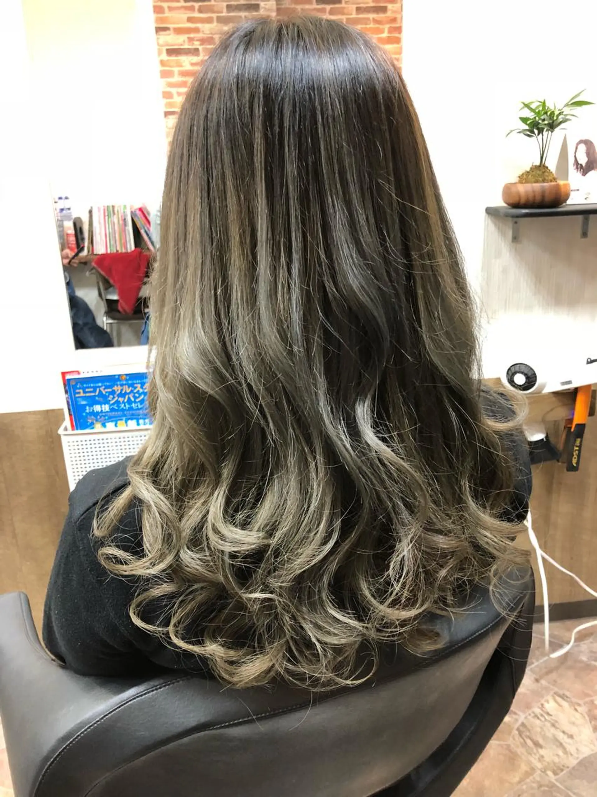 セミロング カラー グラデーションカラー ハイライトカラー ハイライト ヘアカラー トリートメント ヘアサロンオスカー 岸和田蛸地蔵店のヘアスタイル