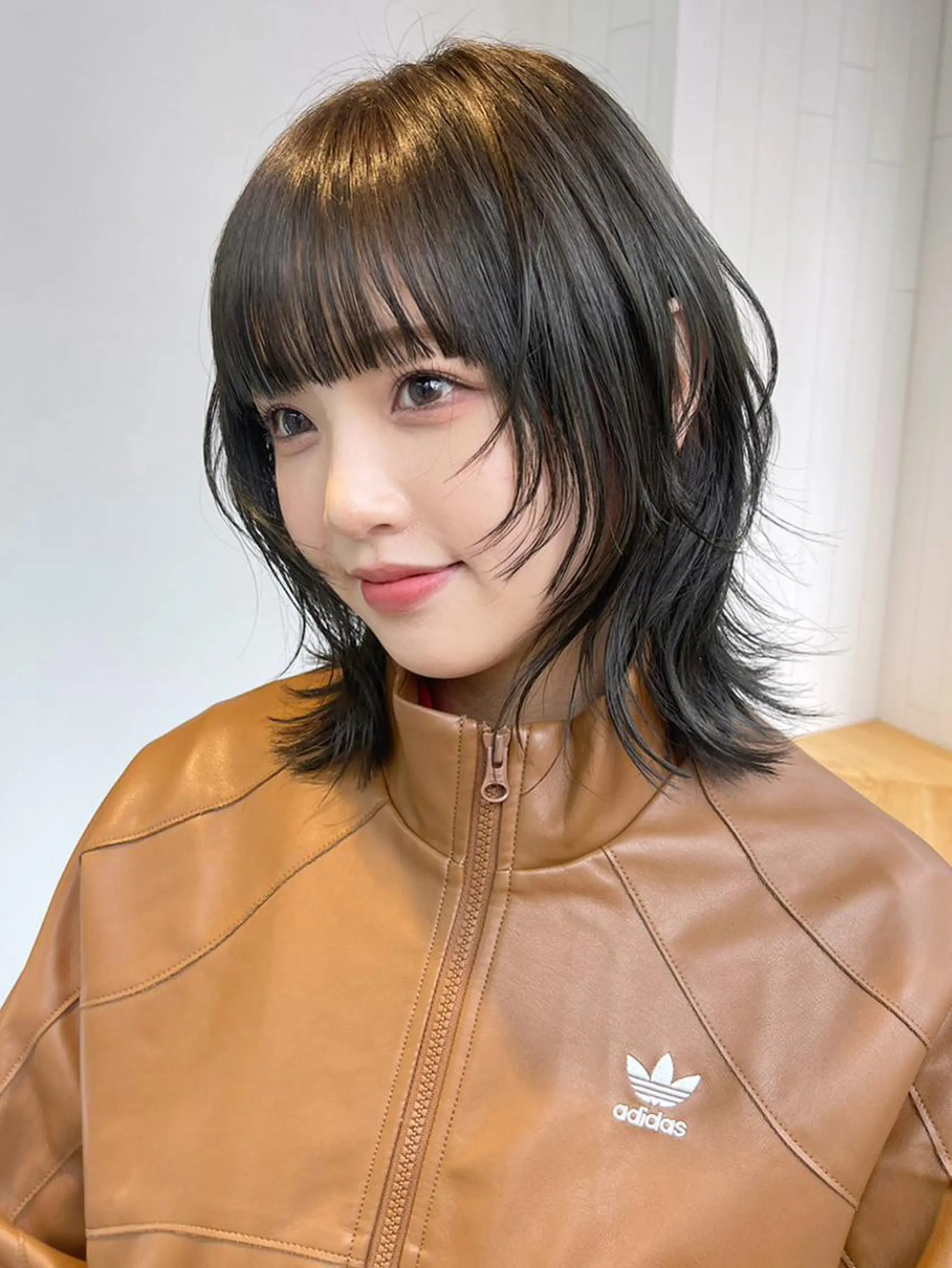 ショート カラー 顔まわりレイヤー レイヤーカット ITby ALBUM 北千住店のヘアスタイル