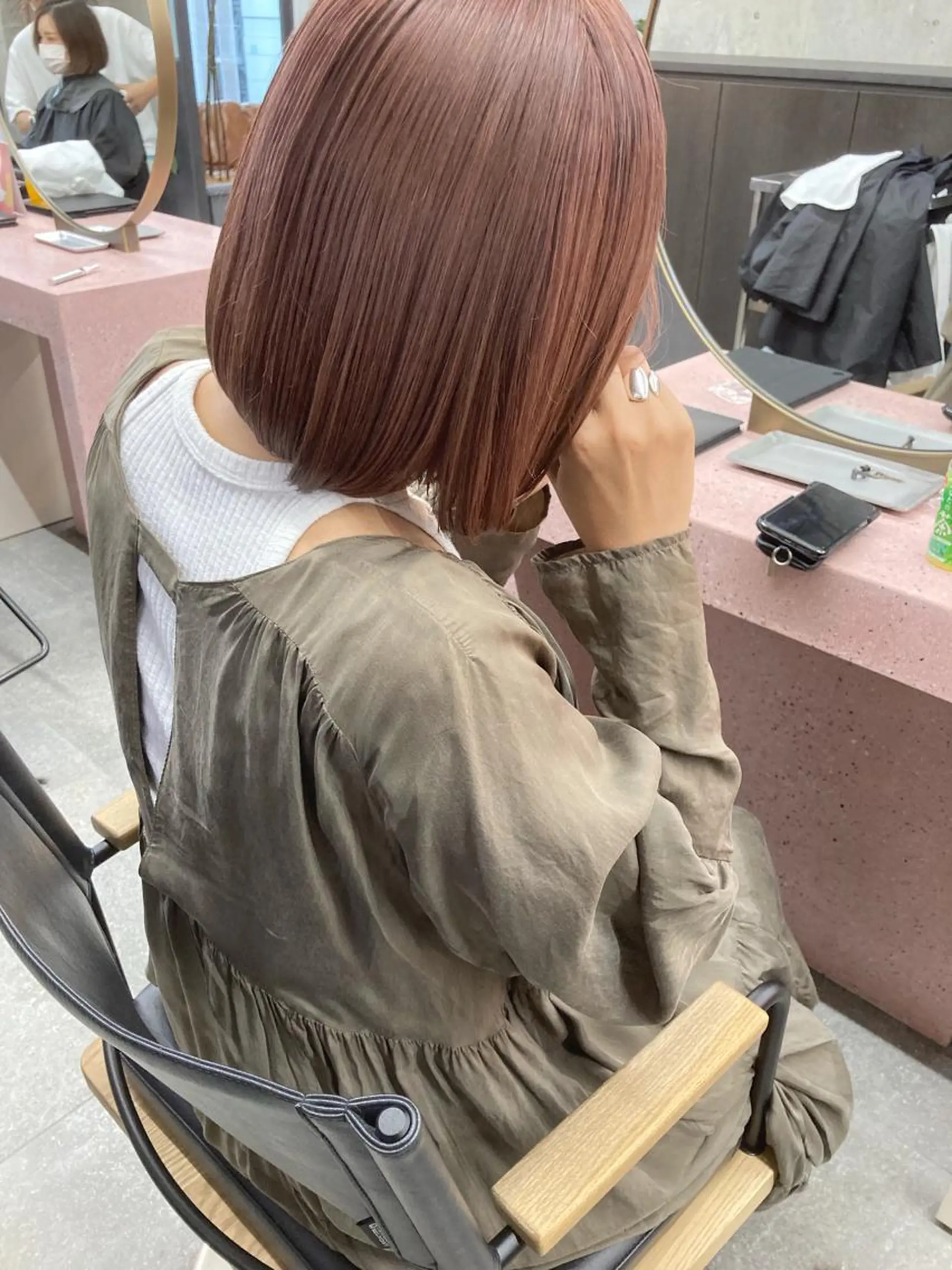 ミディアム カラー ベージュカラー ブリーチ ピンクカラー ピンクベージュ 小木曽智美 /ボブ/ショートのヘアスタイル