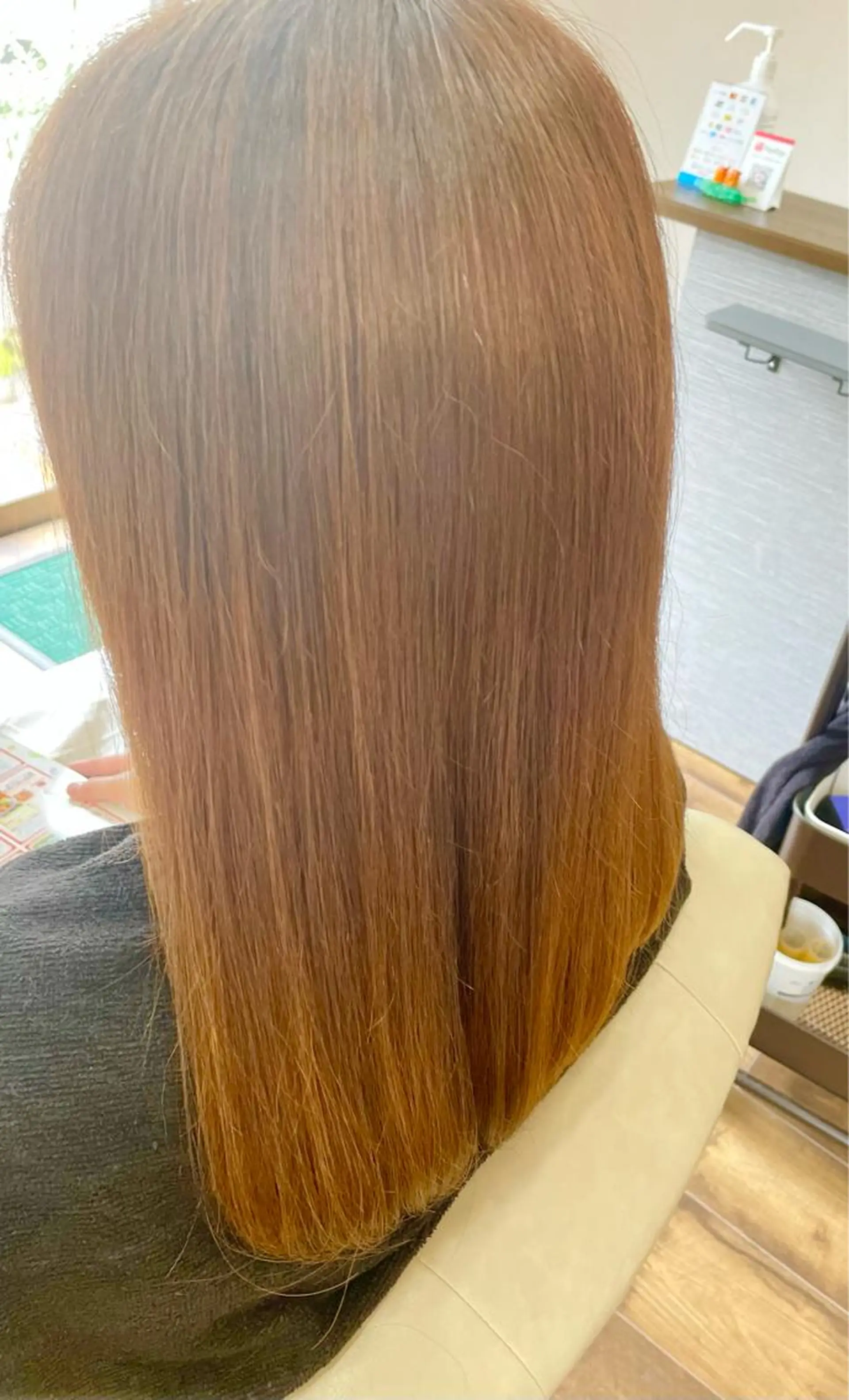 セミロング カラー ベージュカラー ハイトーンカラー ハイトーンベージュ ヘアカラー 大和田 朱美のヘアスタイル
