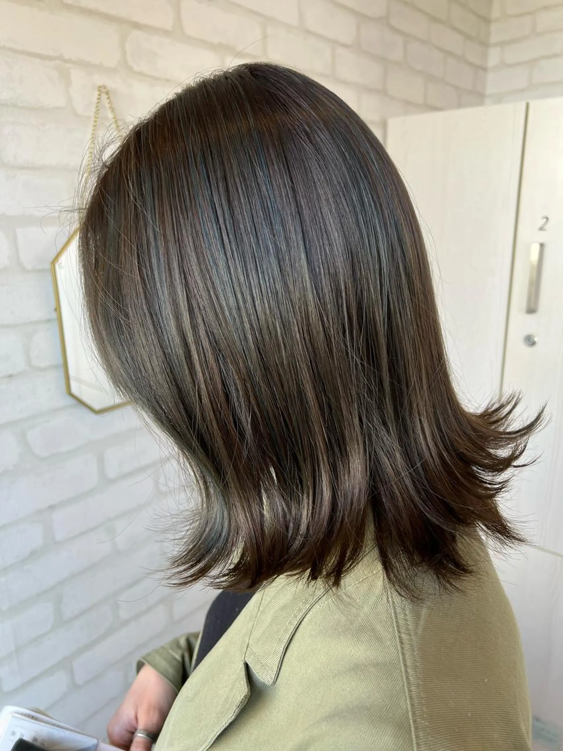 ミディアム カラー 石崎 真維のヘアスタイル